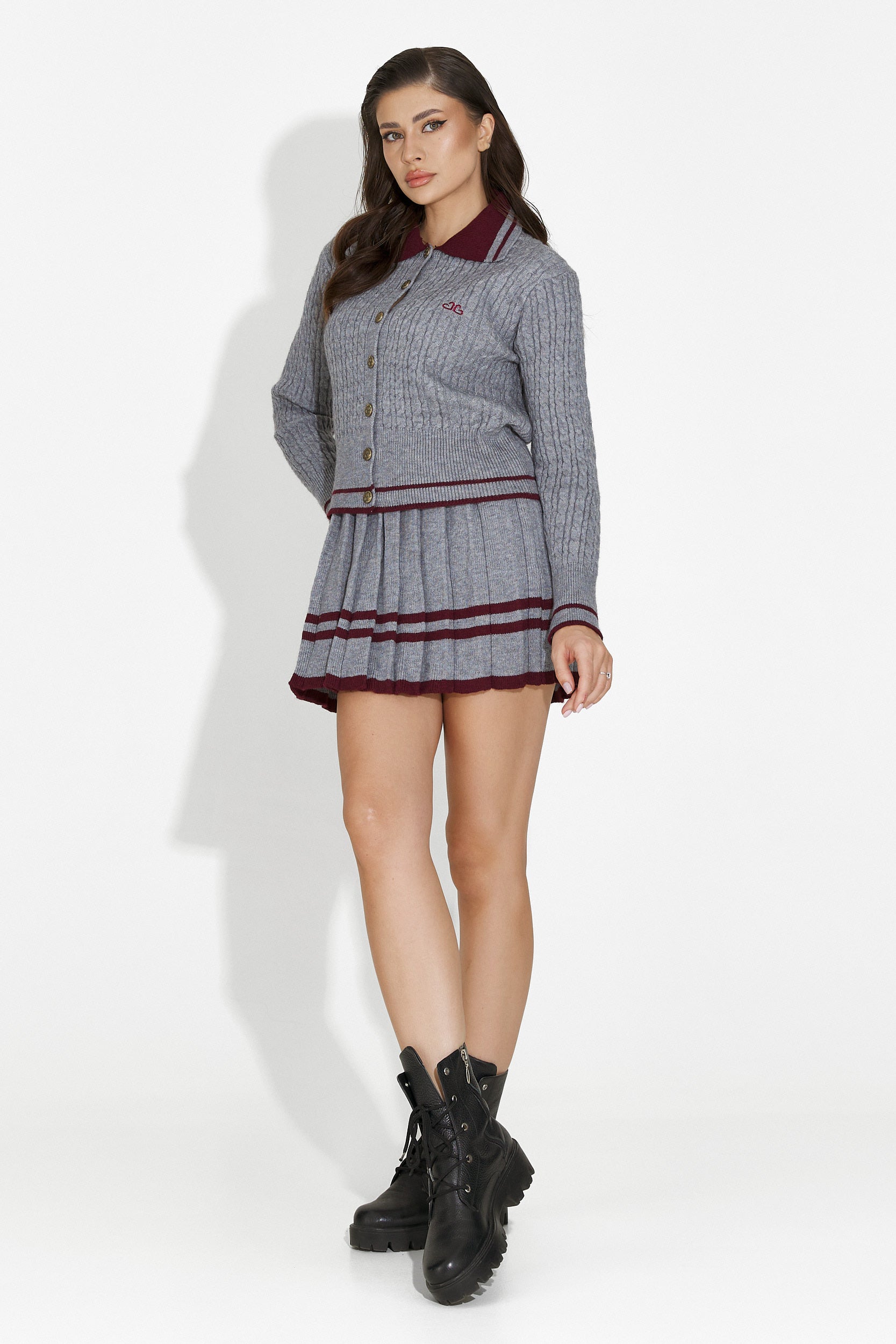 Комплект със сива пола Kendia Bogas