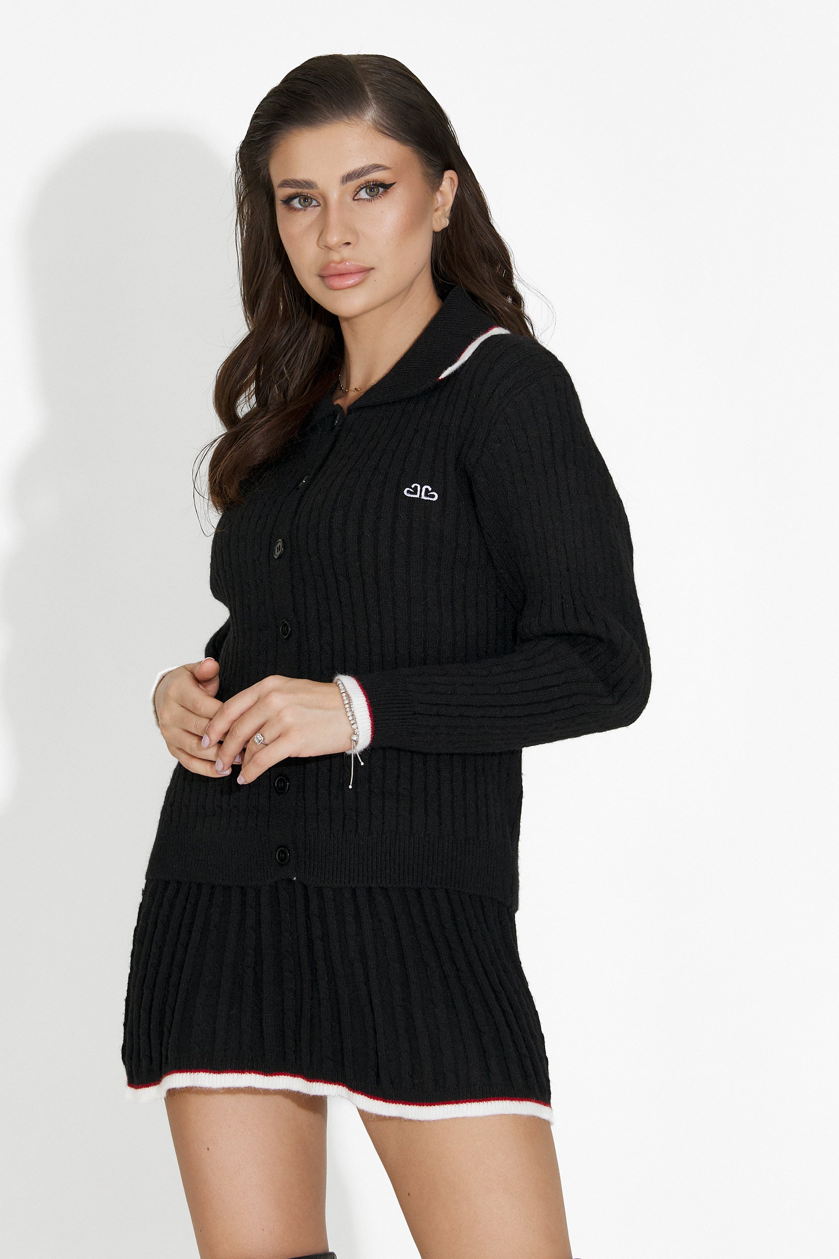 Комплект с черна пола Avenora Bogas