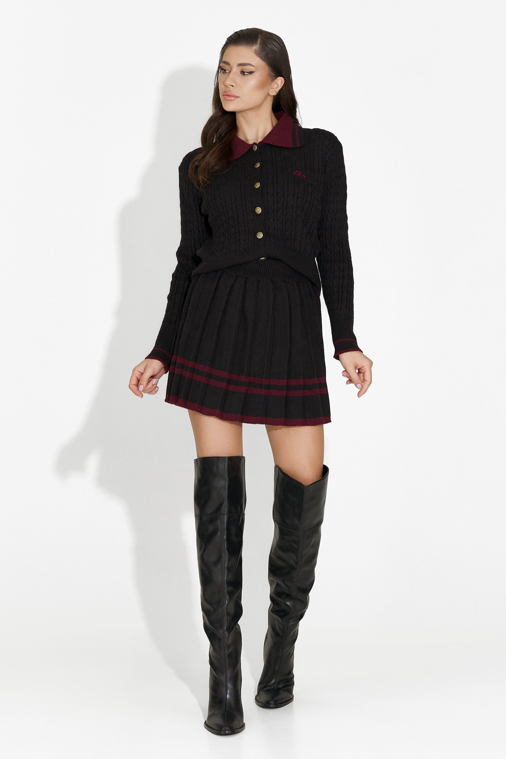 Комплект с черна пола Kendia Bogas