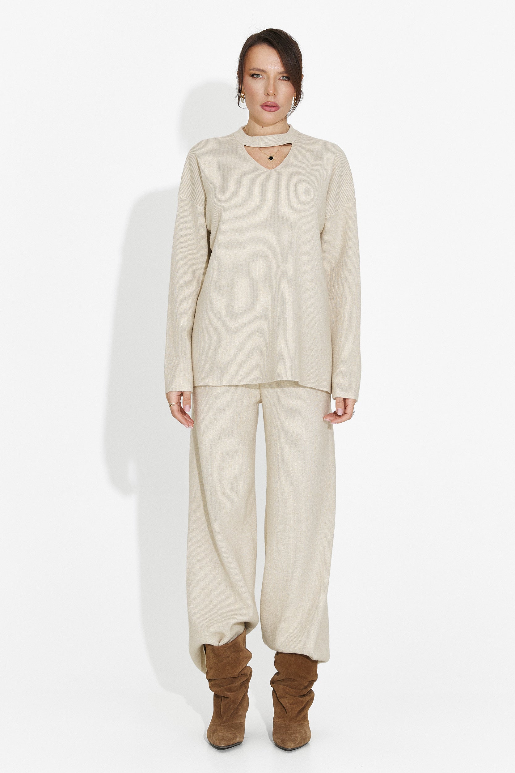 Бежов комплект с панталони Kania Bogas