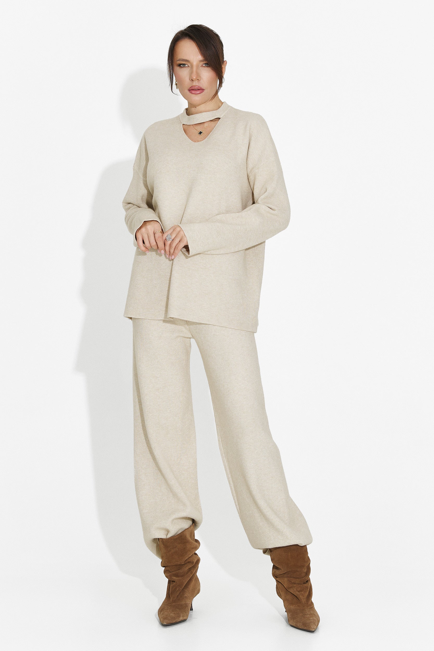 Бежов комплект с панталони Kania Bogas