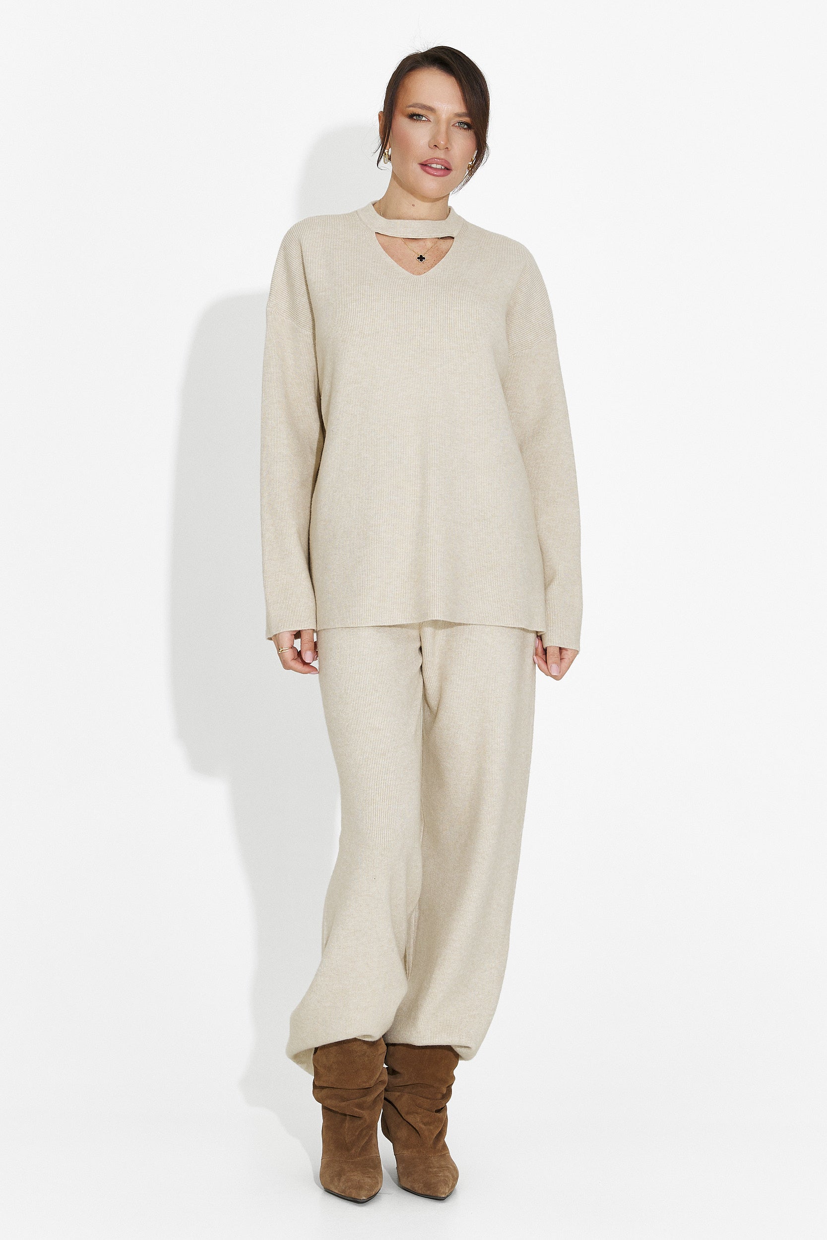 Бежов комплект с панталони Kania Bogas