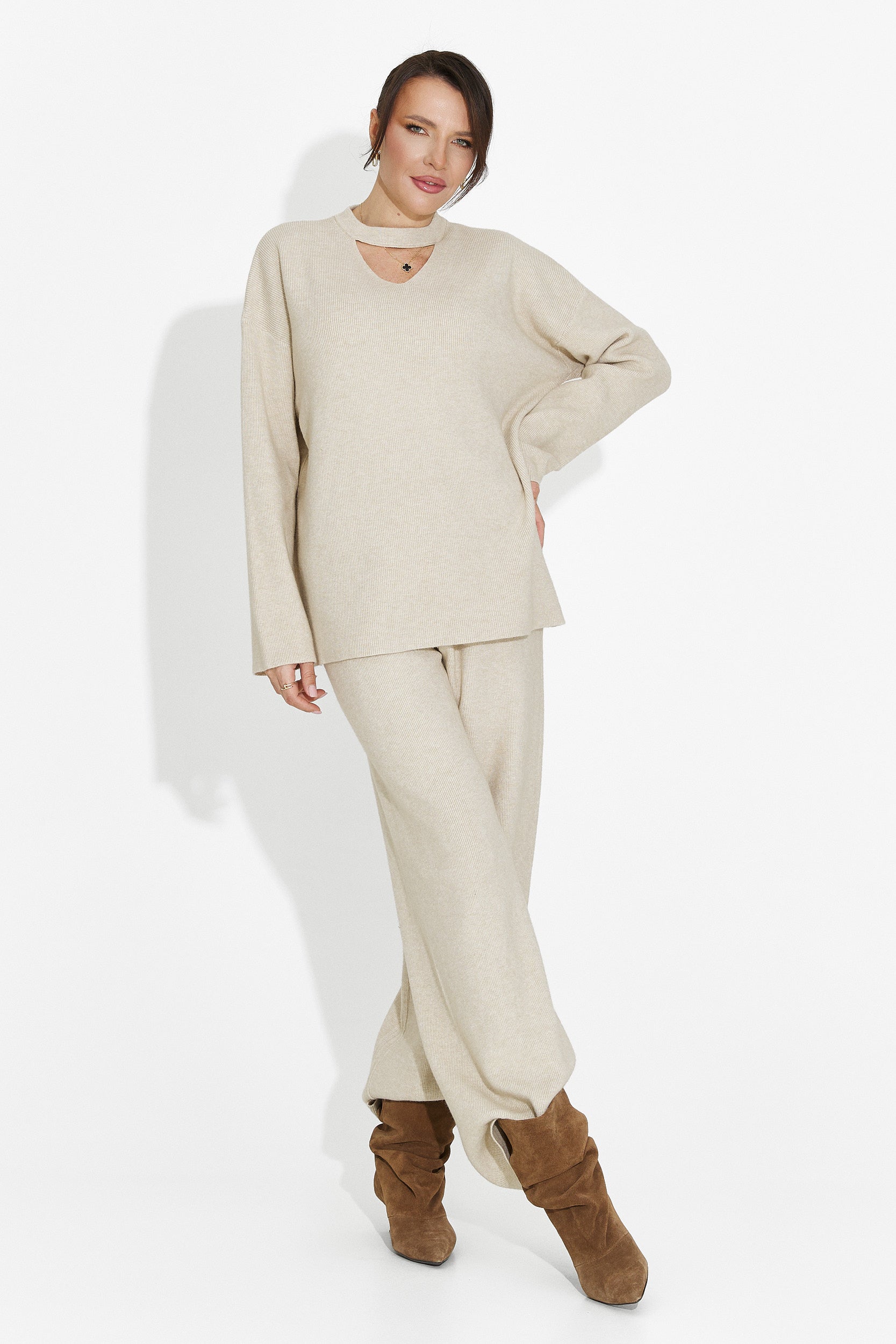 Бежов комплект с панталони Kania Bogas