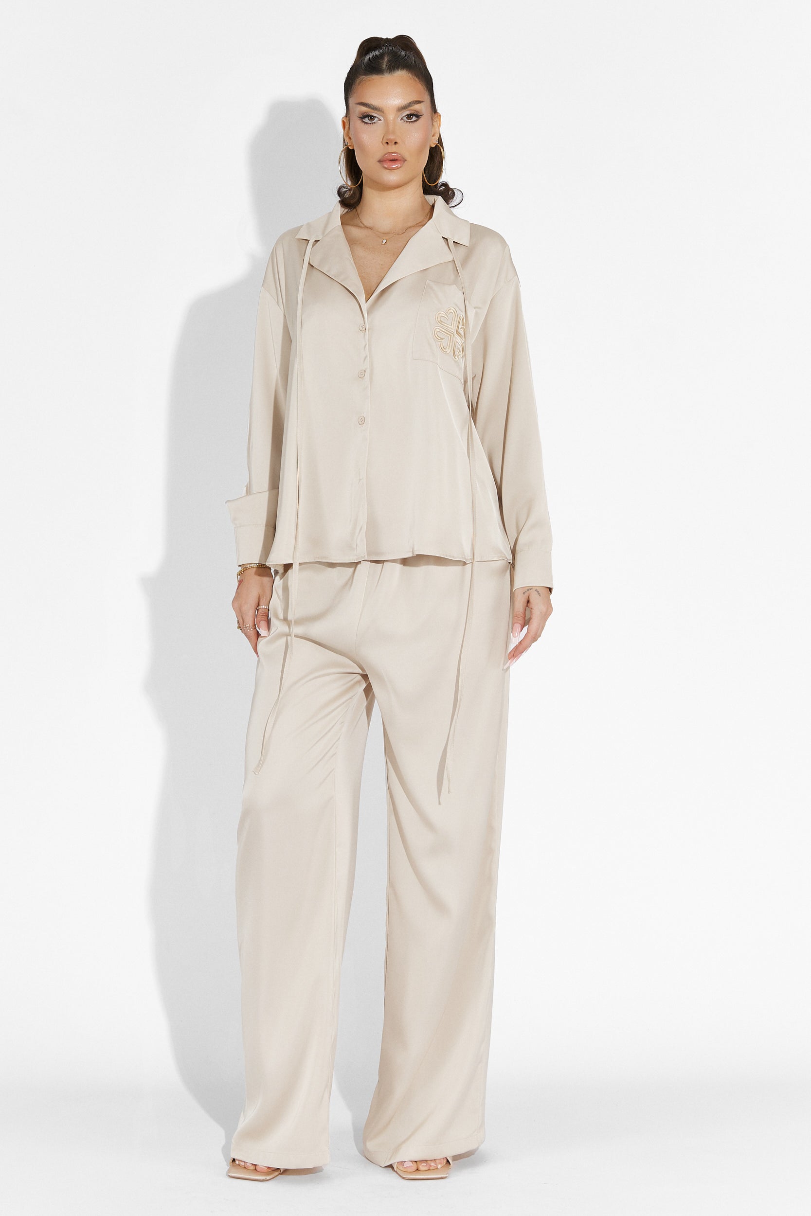 Compleu cu pantaloni crem Nikanor Bogas
