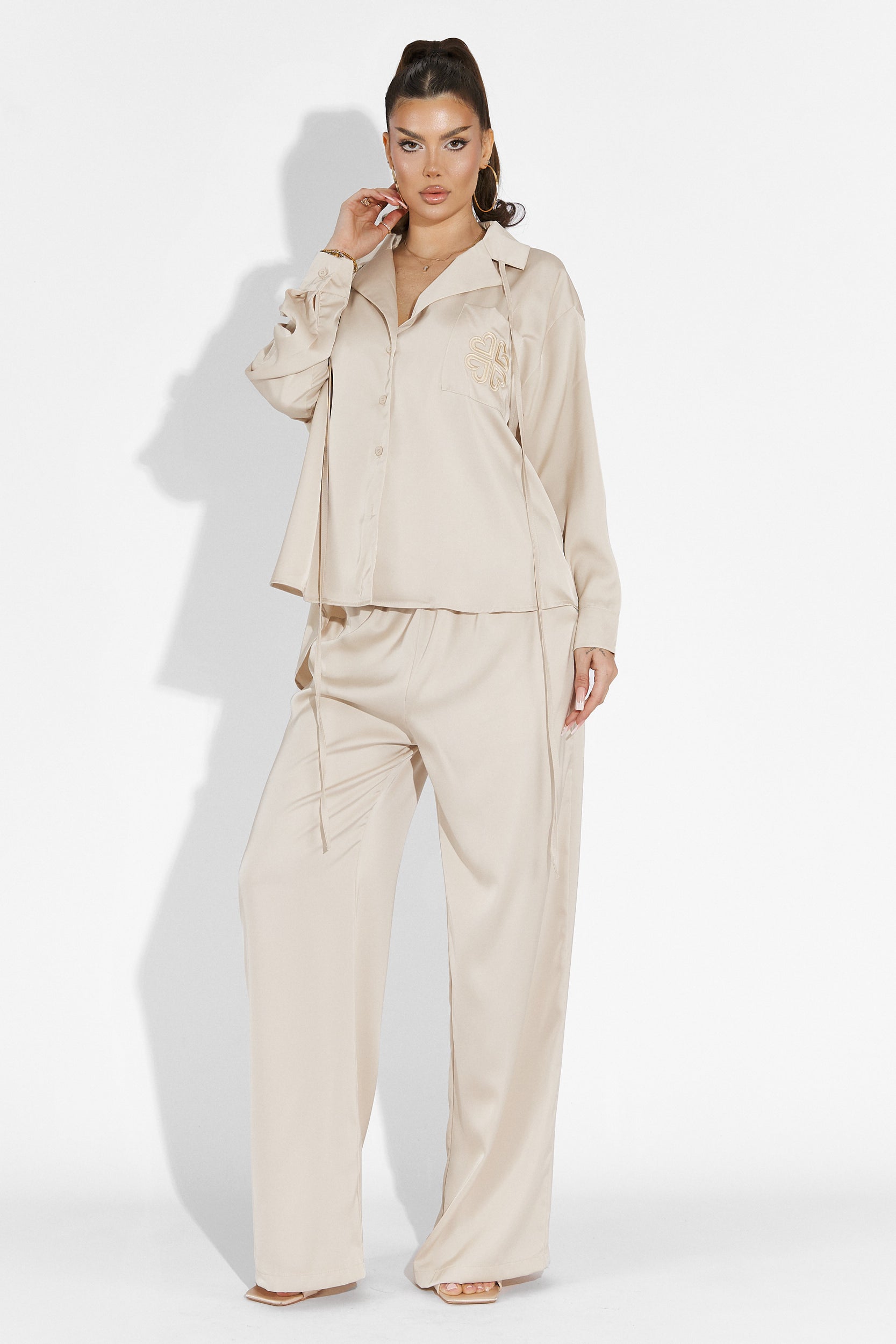 Compleu cu pantaloni crem Nikanor Bogas