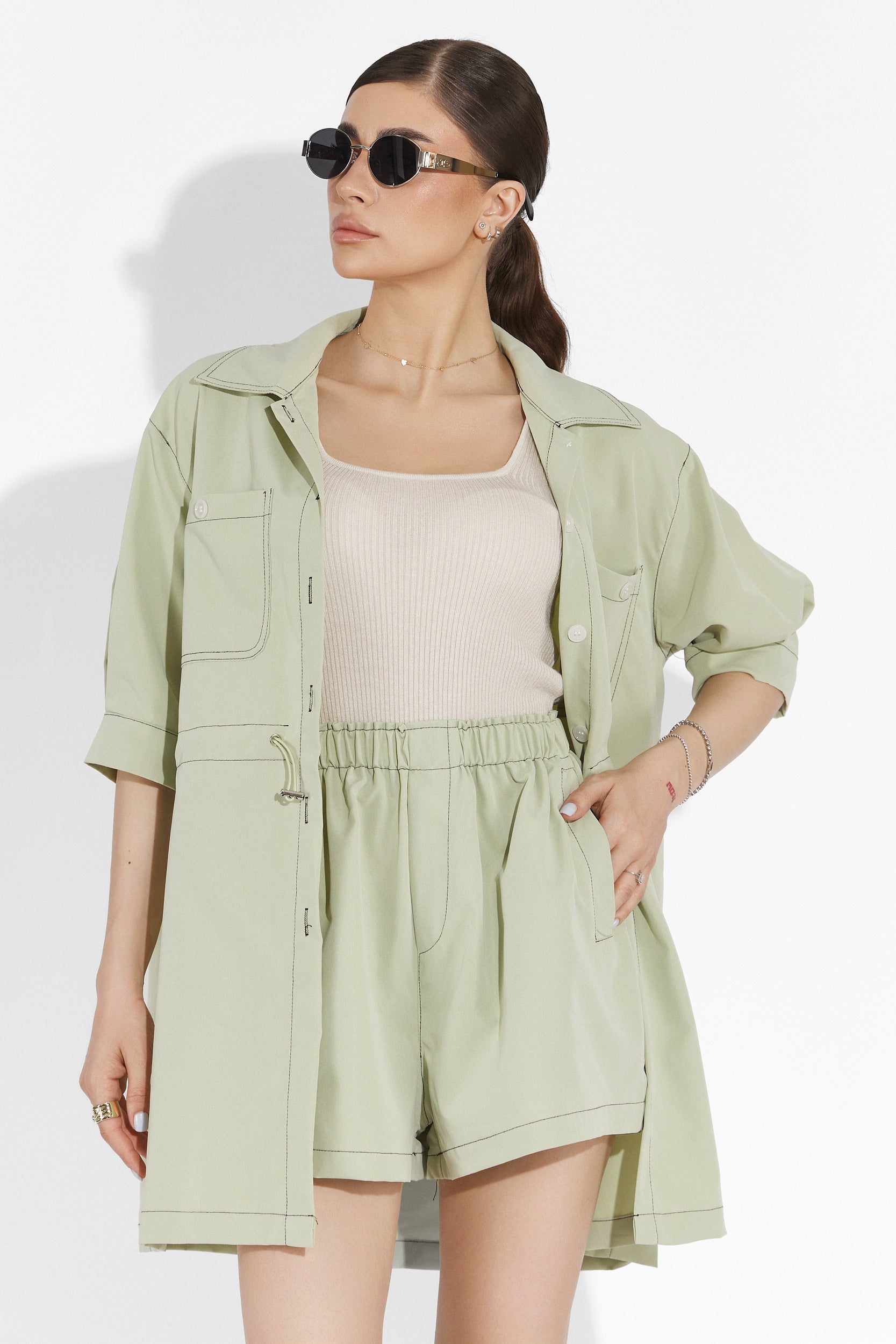 Compleu cu pantaloni scurti verde Milie Bogas