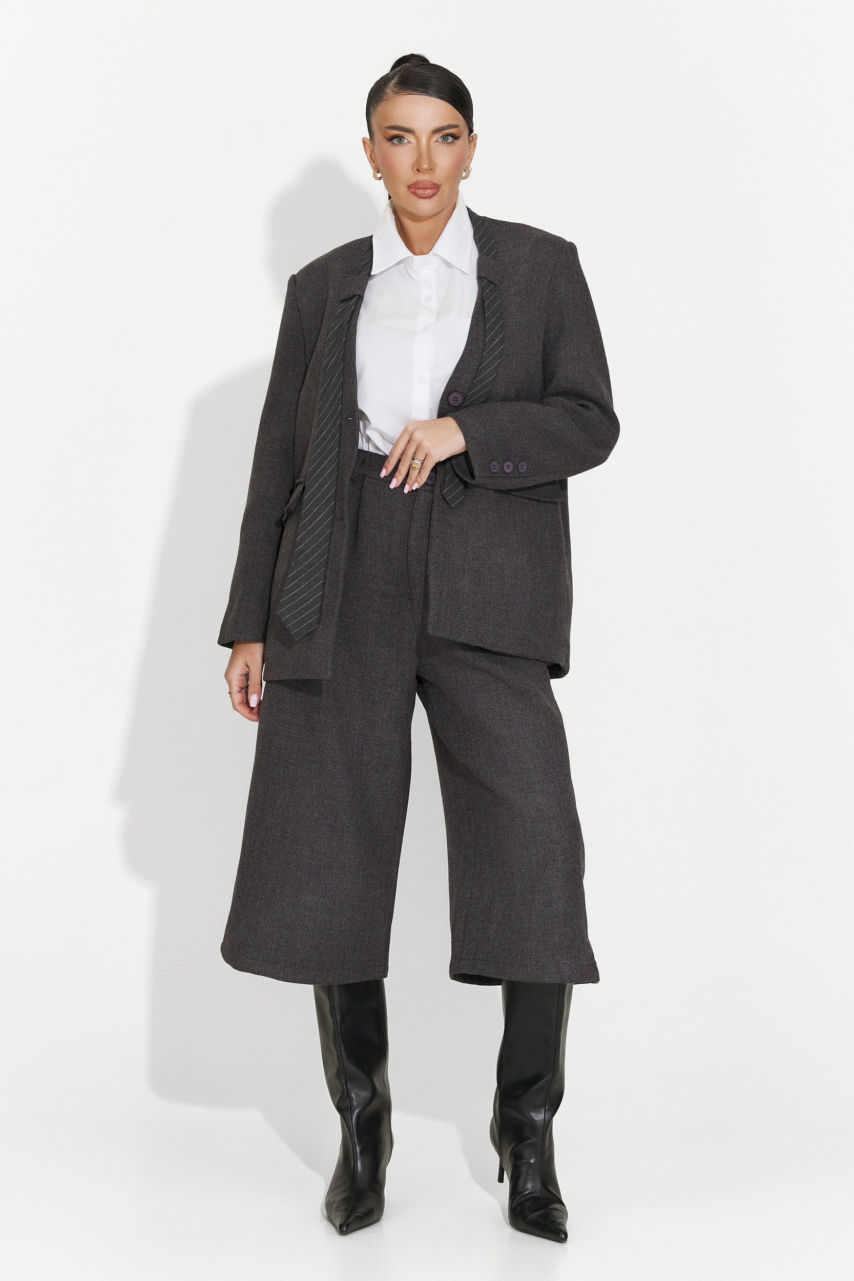 Дамски комплект панталони + сако + вратовръзка сив Astonia Bogas