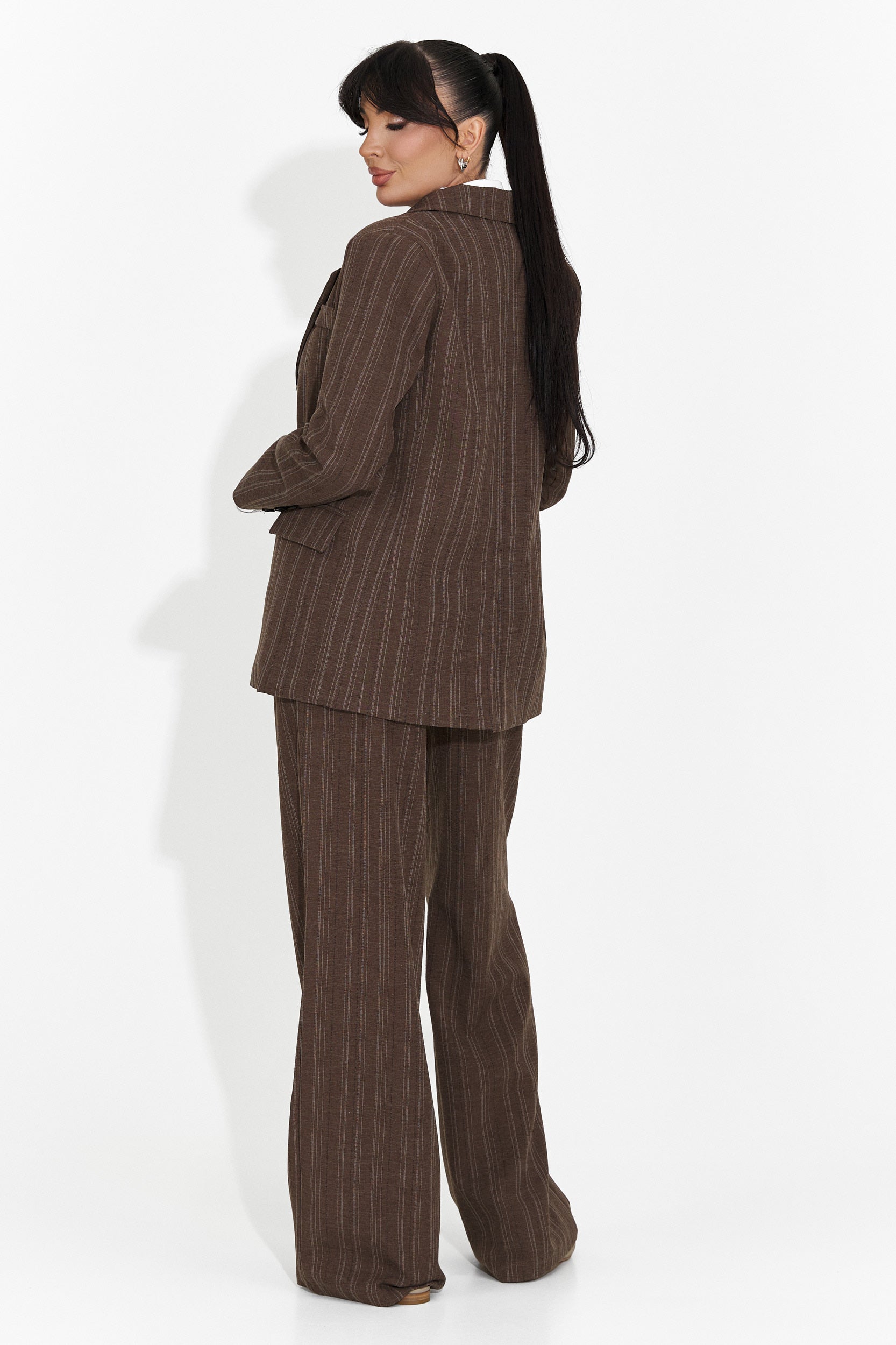 Дамски костюм 3 части сако + панталони + вратовръзка кафяв Anhelica Bogas