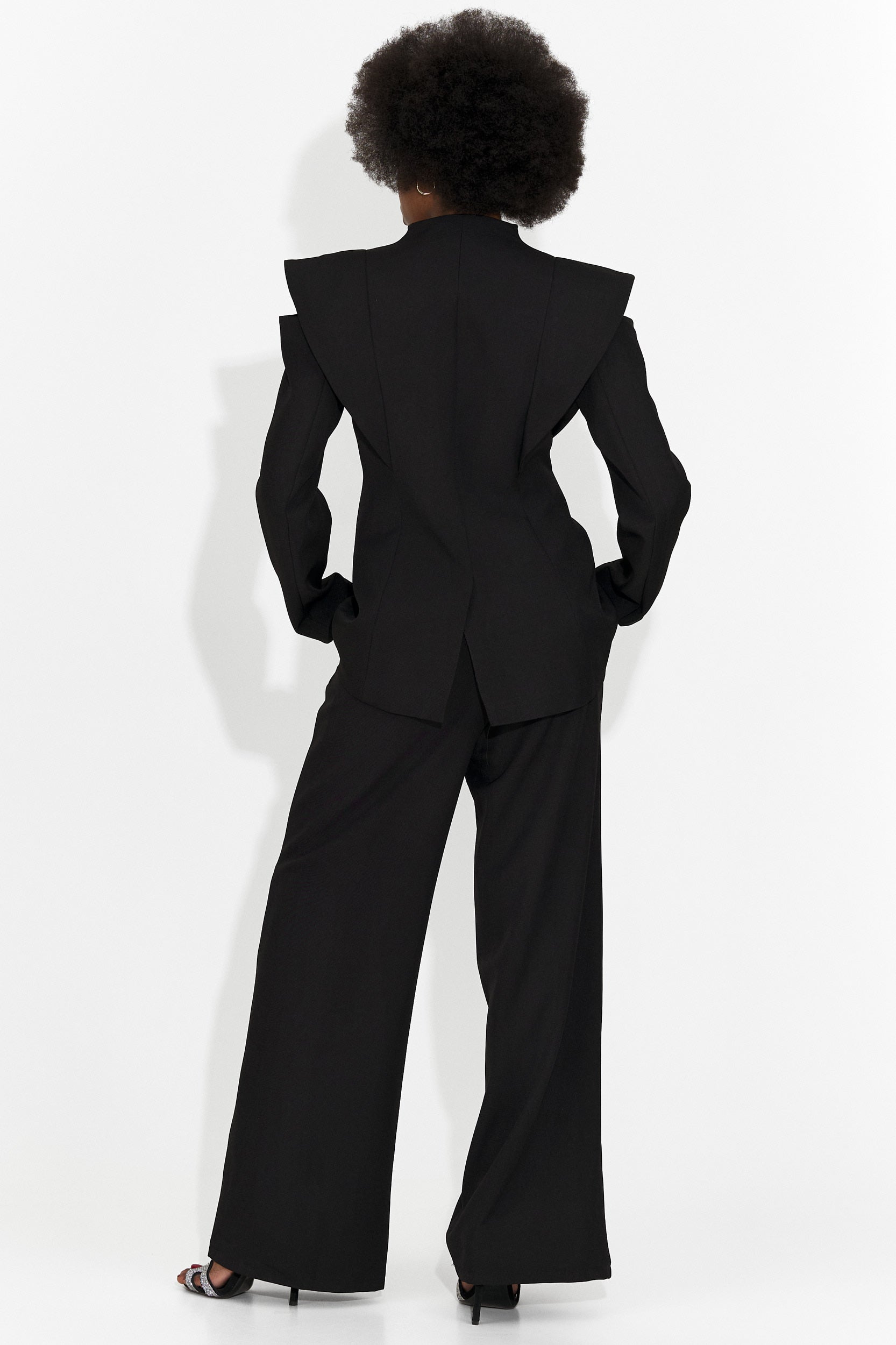 Елегантен дамски костюм в черно Latefa Bogas