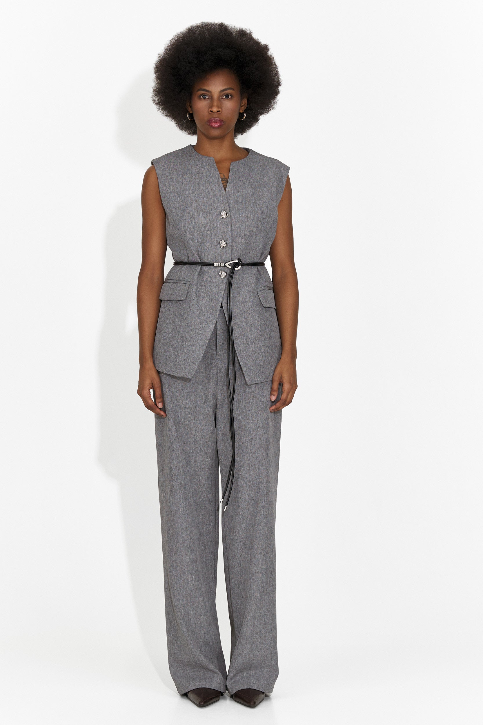 Жилетка и сиви панталони за дами от Avilma Bogas