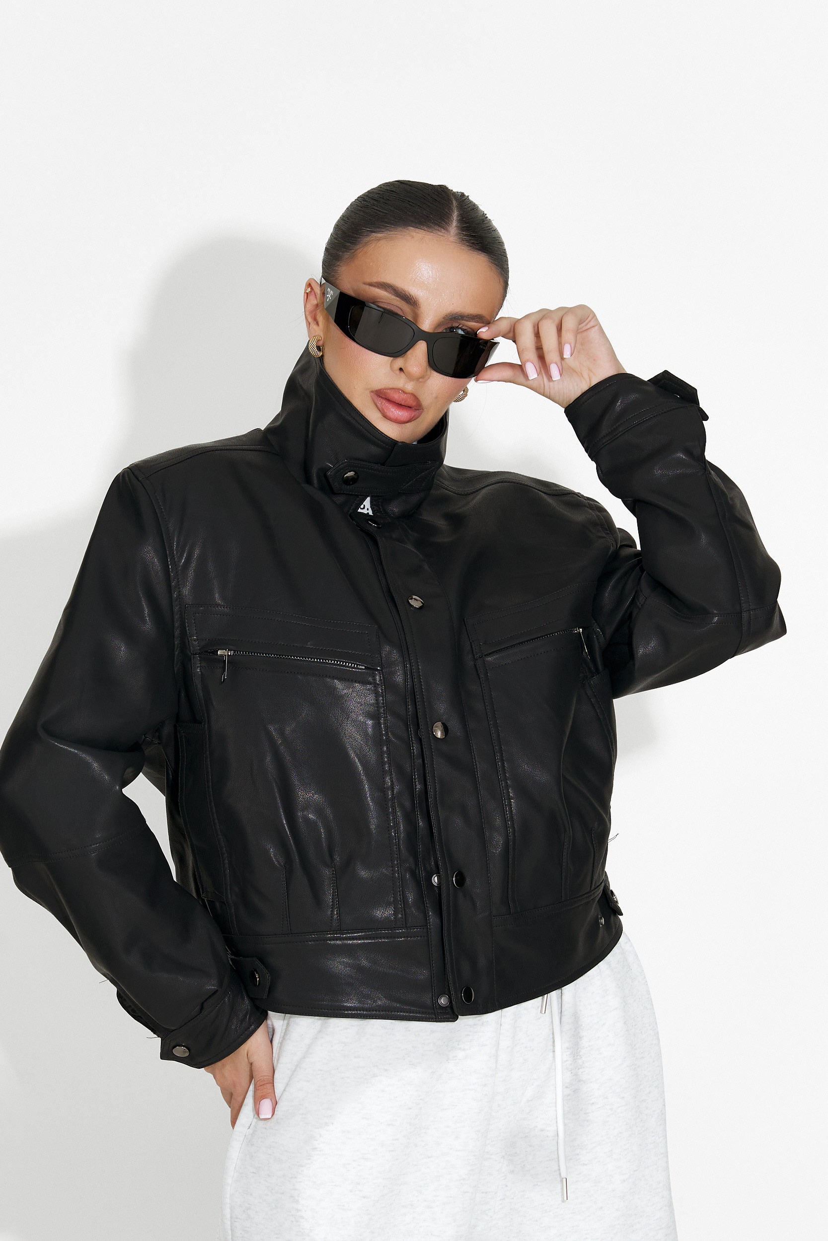 Черно дамско спортно яке Giselia Bogas