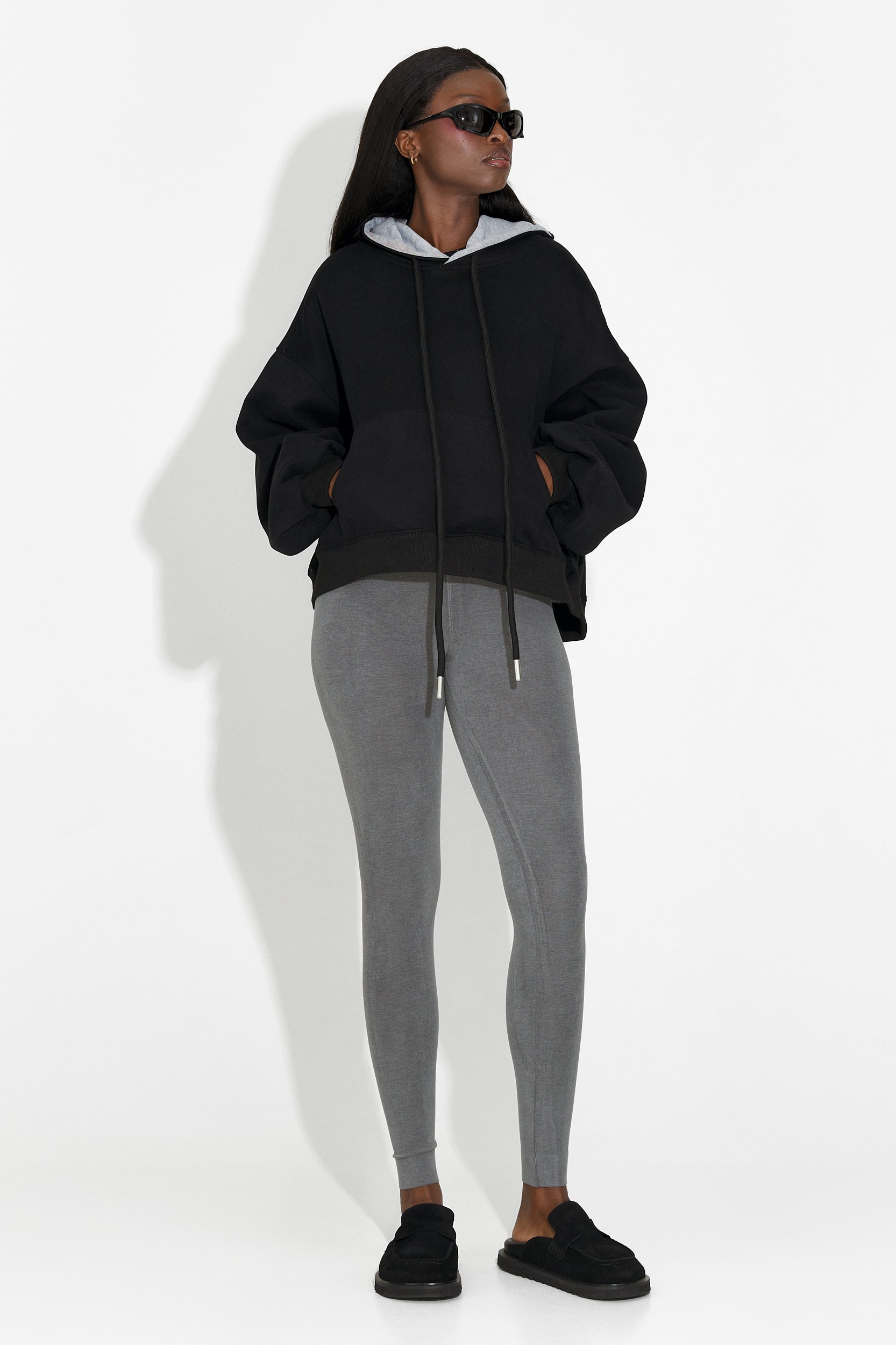 Дамско спортно яке в черно Loravia Bogas