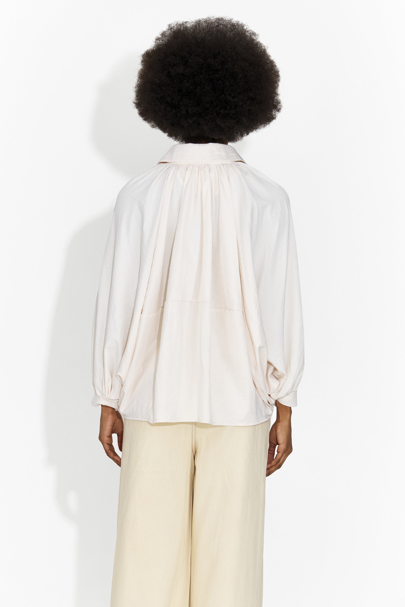 Дамско ежедневно яке в кремав цвят Yasminia Bogas