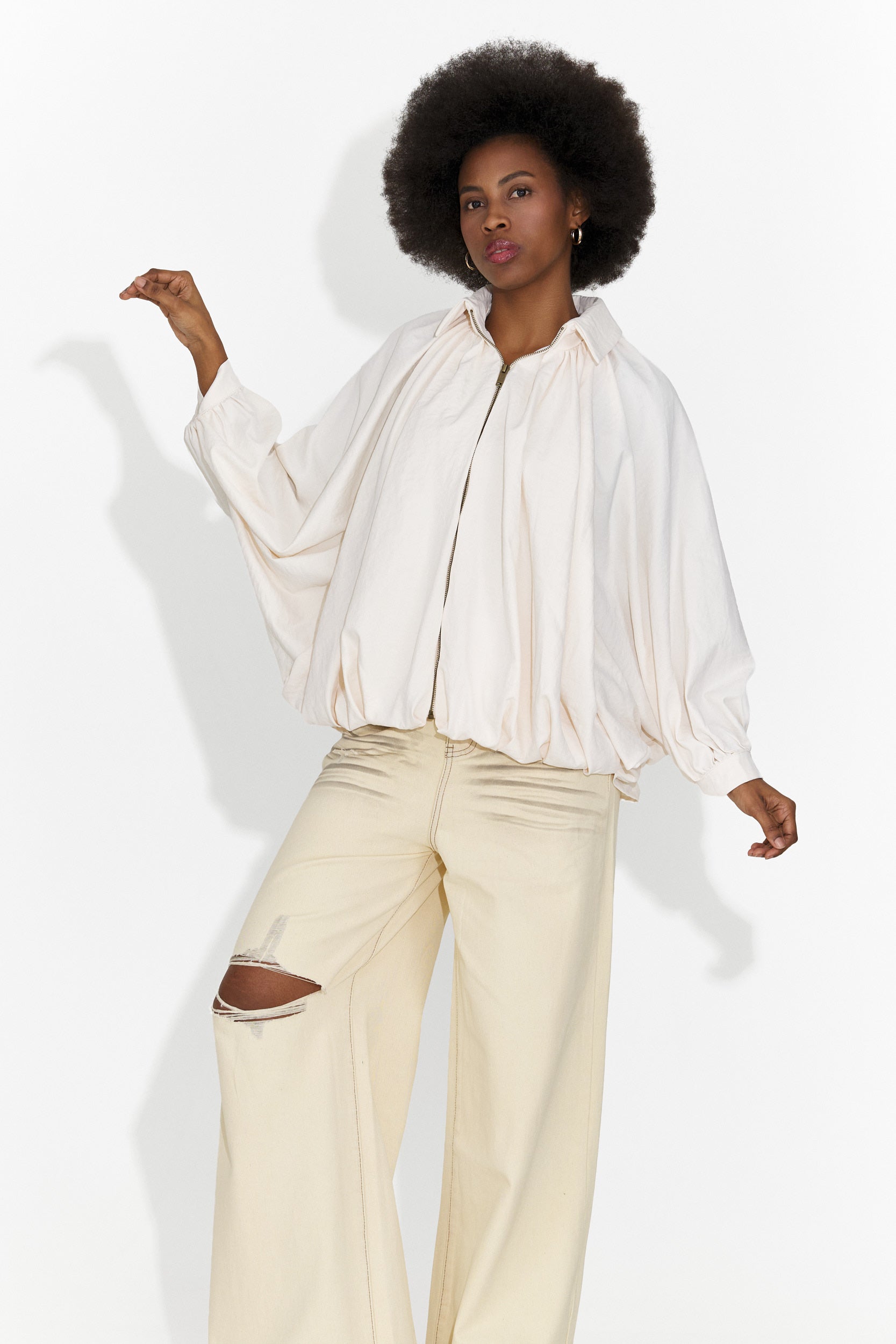 Дамско ежедневно яке в кремав цвят Yasminia Bogas