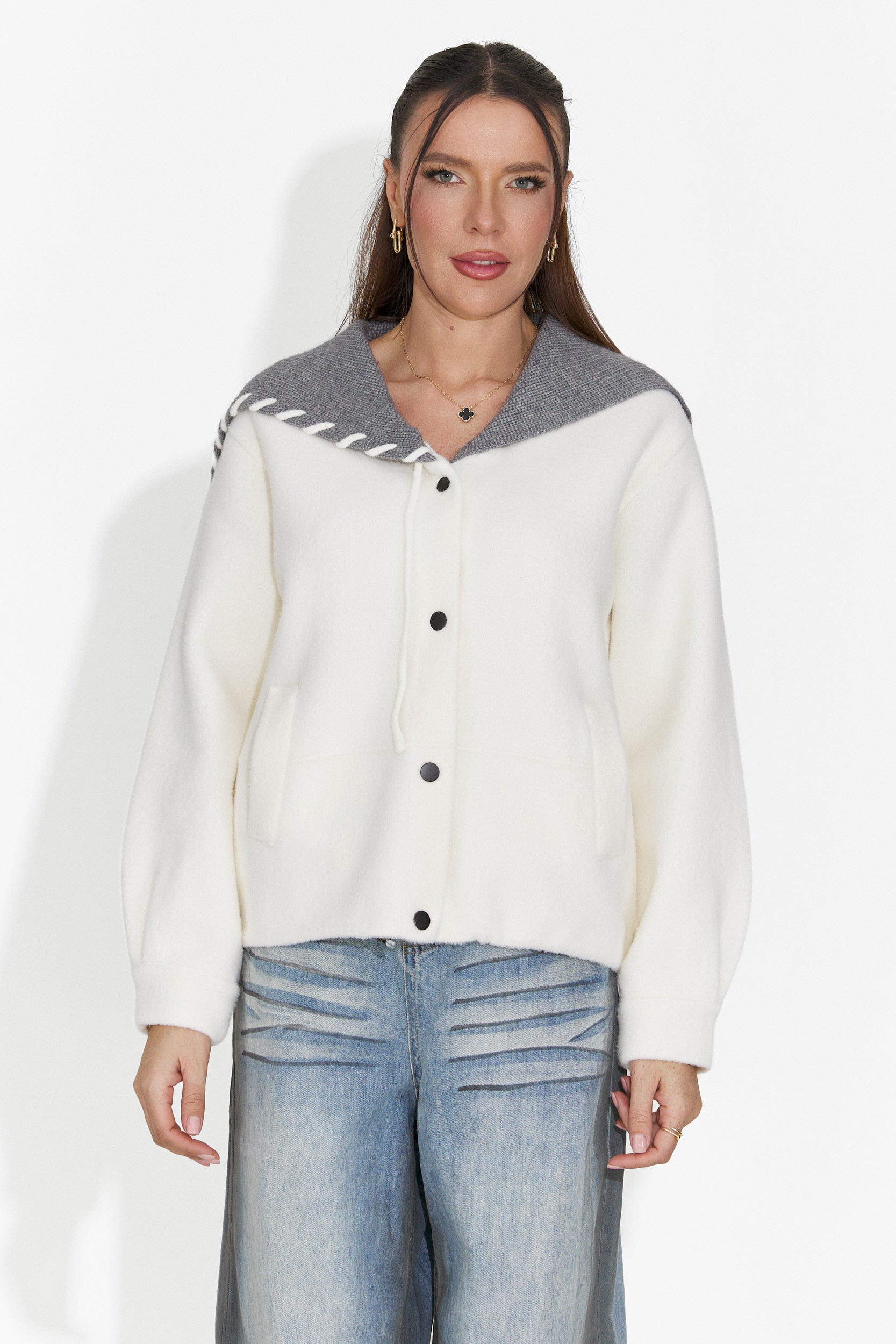 Елегантно дамско яке в кремав цвят Agapia Bogas