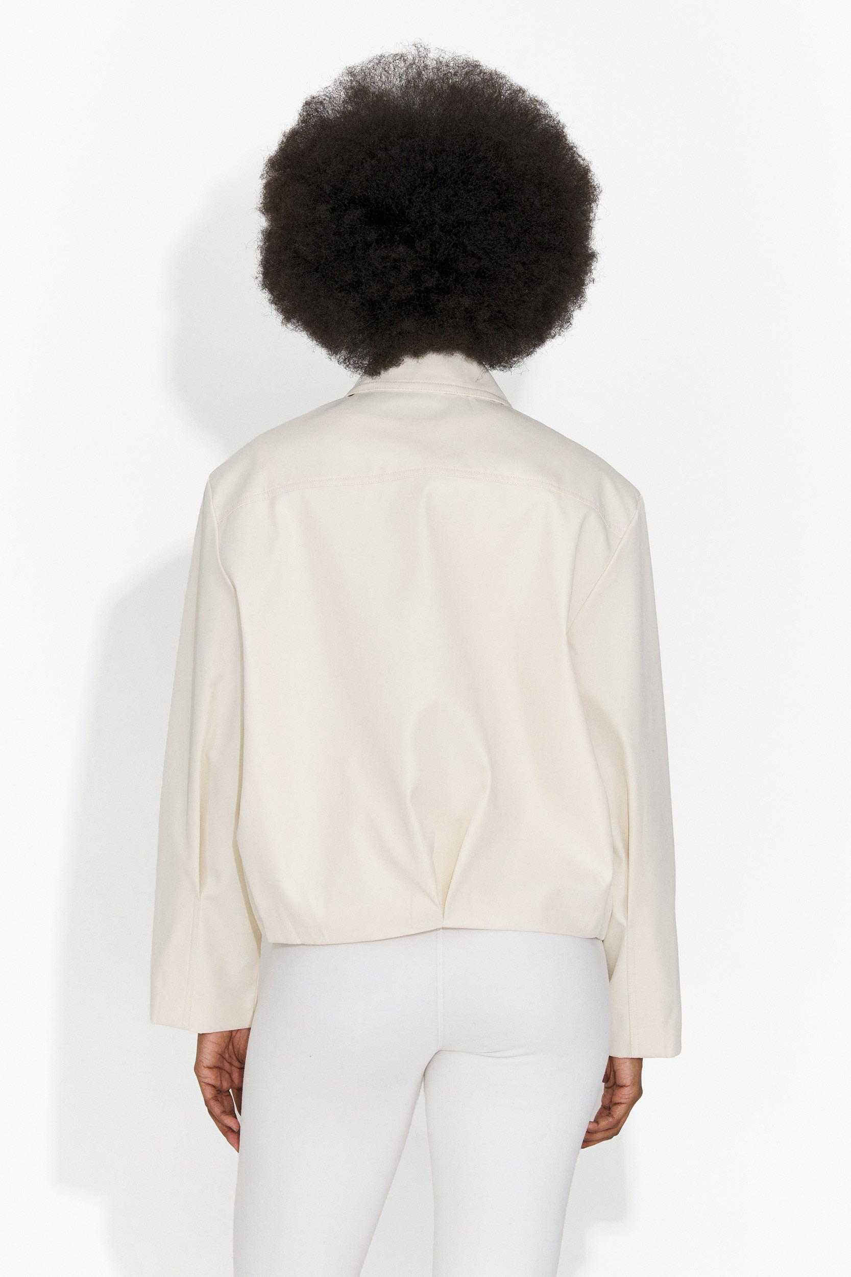 Елегантно дамско яке в кремав цвят Comino Bogas