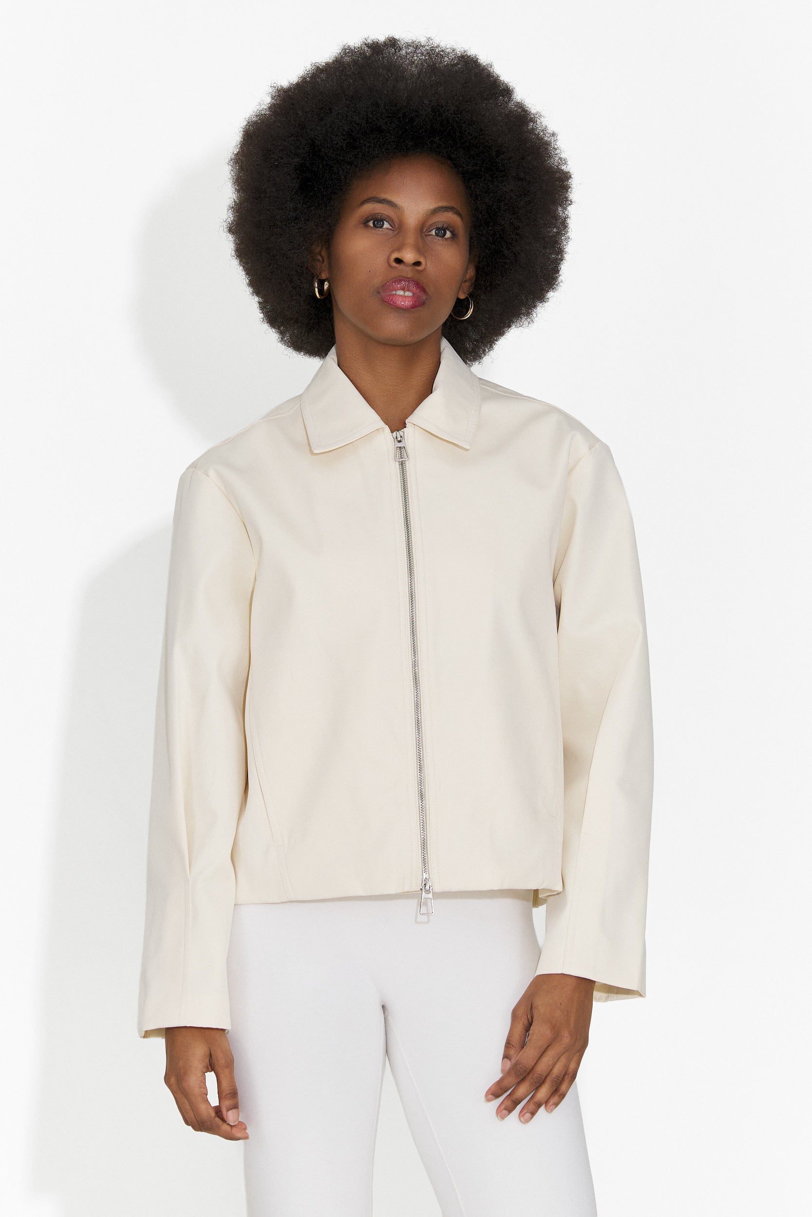 Елегантно дамско яке в кремав цвят Comino Bogas