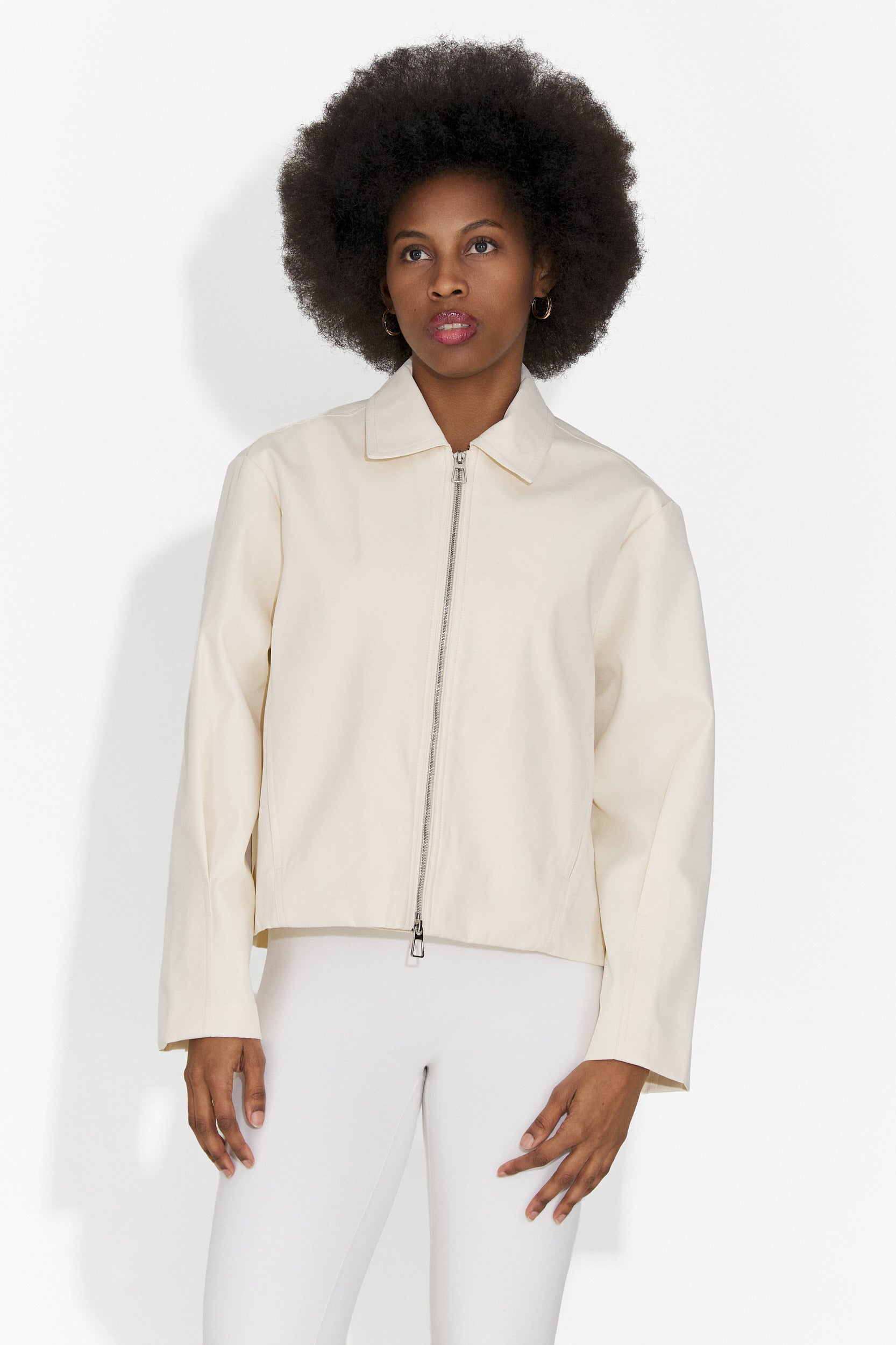 Елегантно дамско яке в кремав цвят Comino Bogas