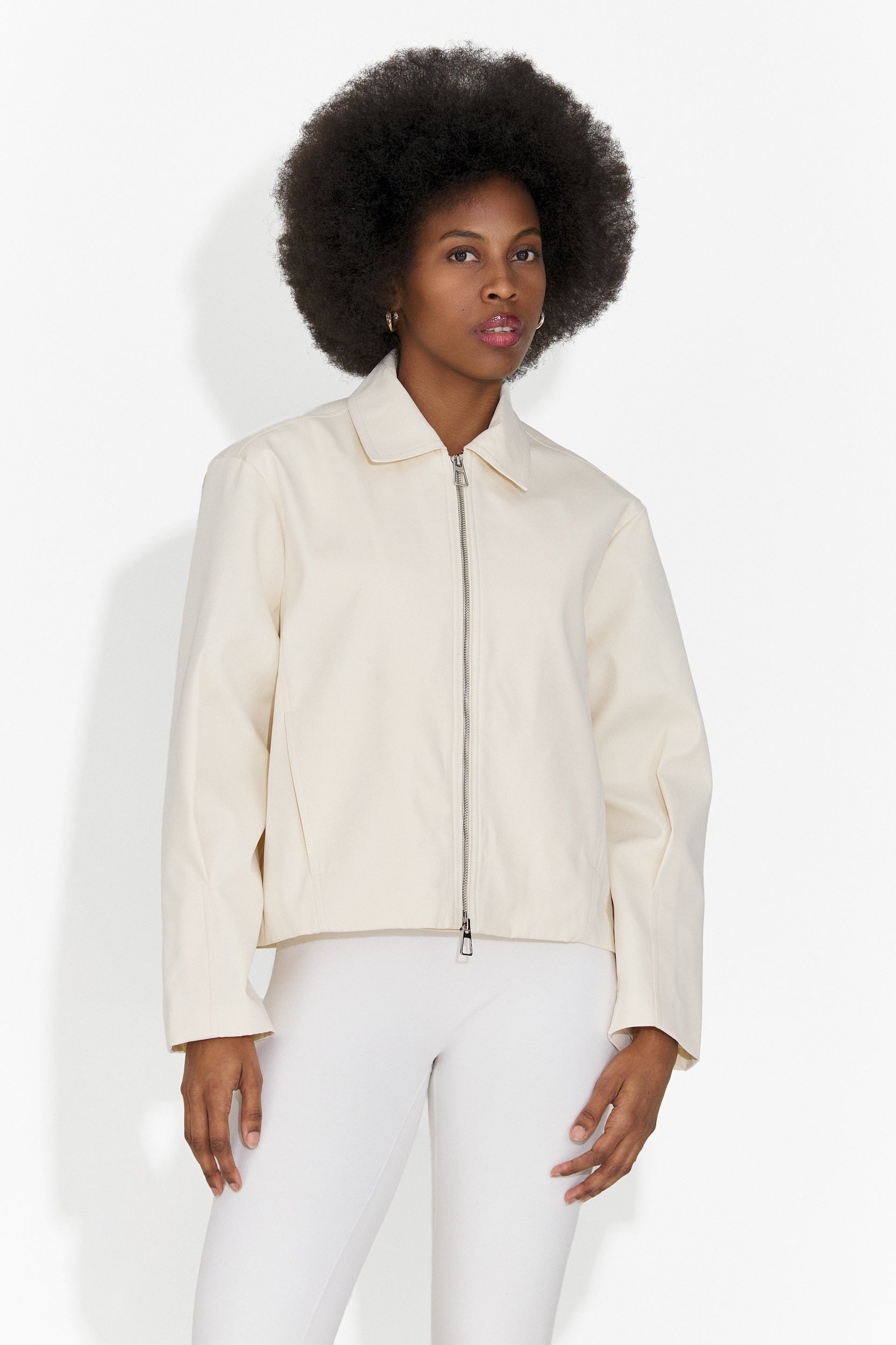 Елегантно дамско яке в кремав цвят Comino Bogas