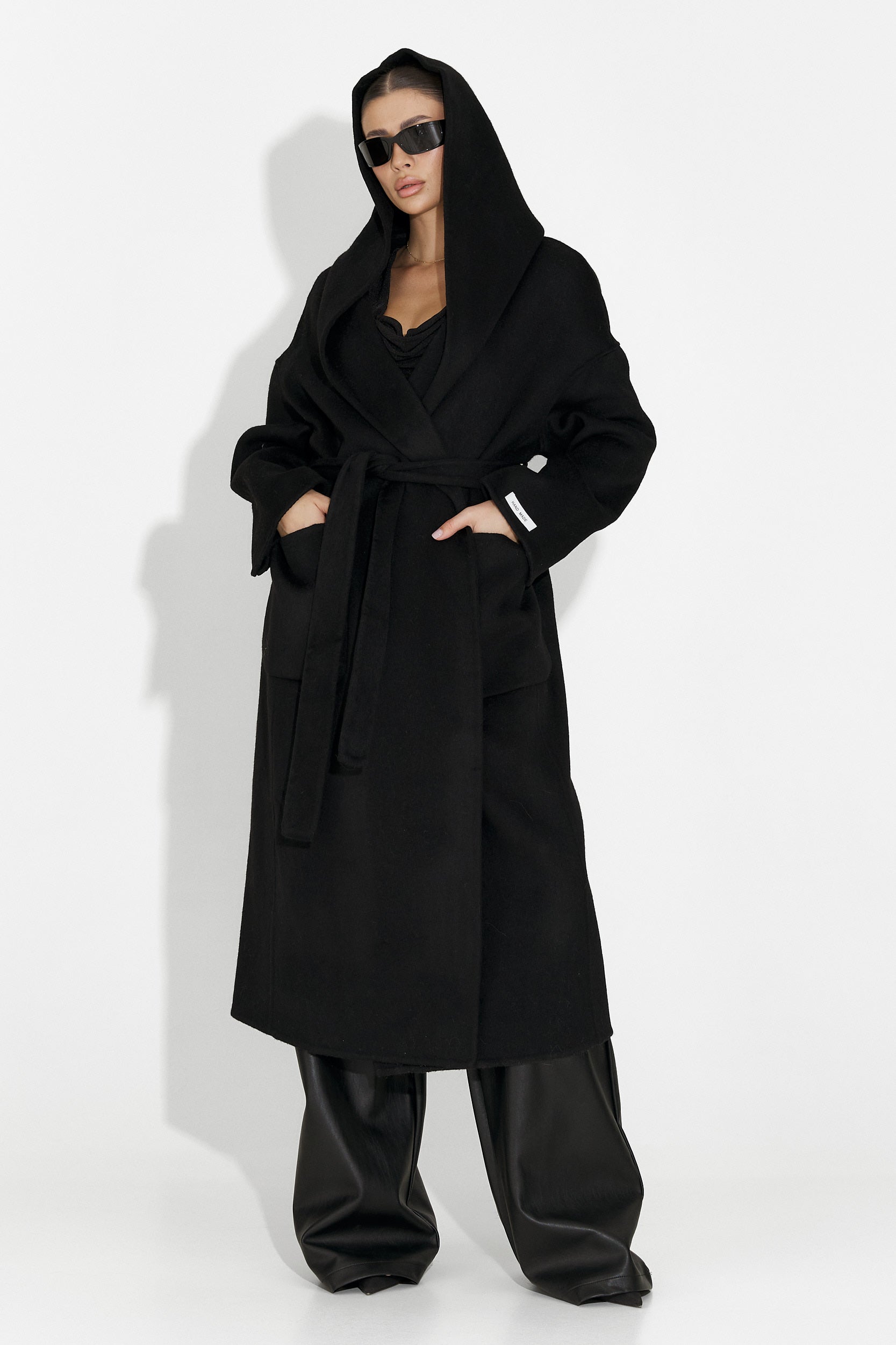 Елегантно дамско палто в черно от Carivana Bogas