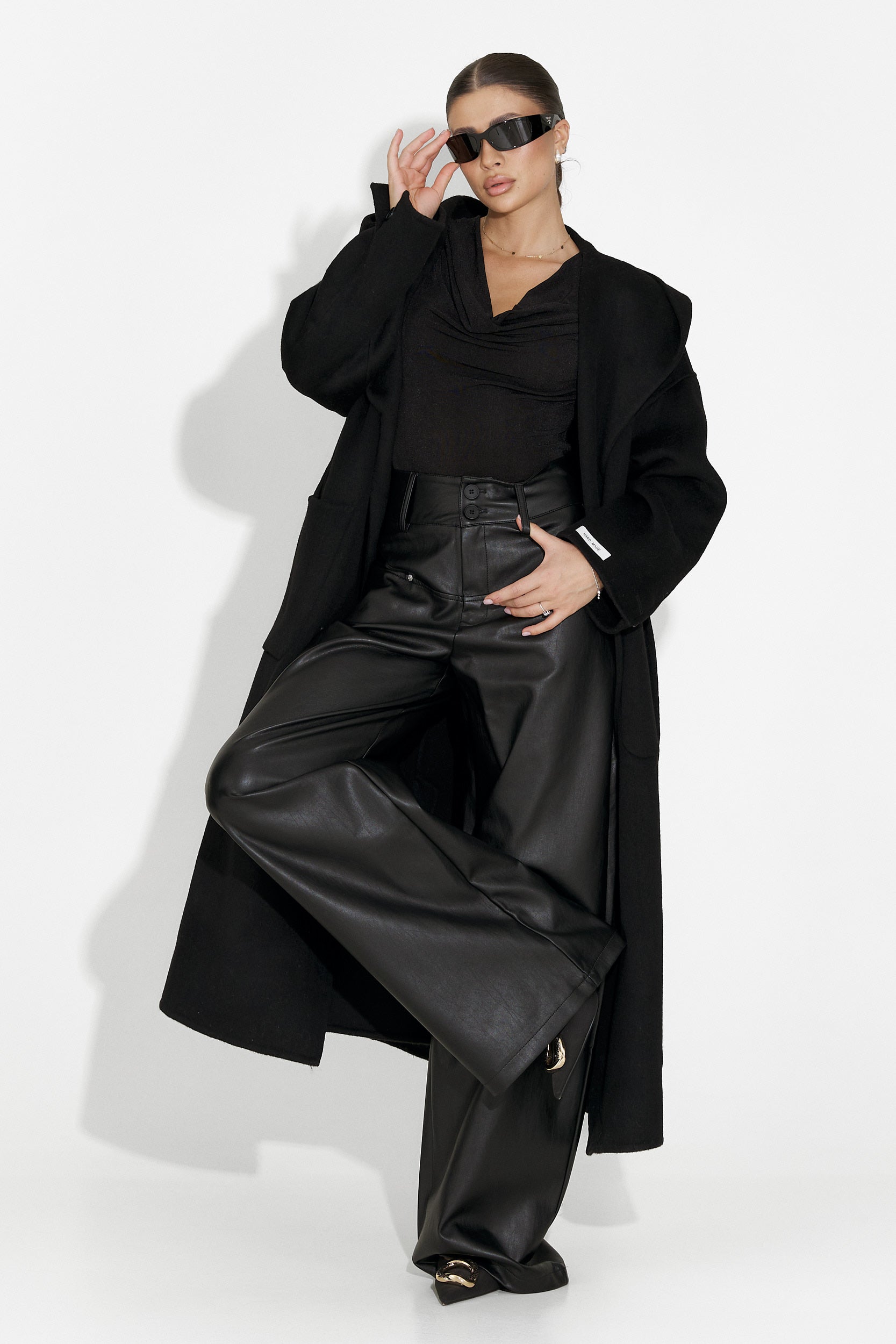 Елегантно дамско палто в черно от Carivana Bogas