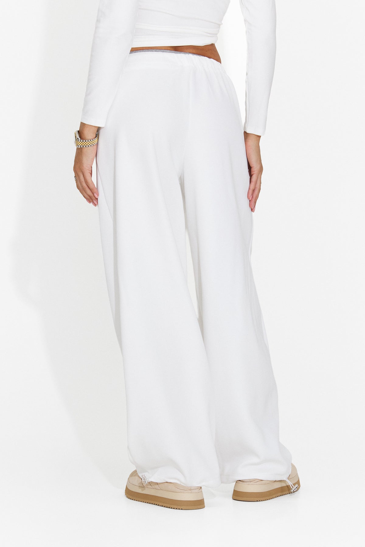 Pantaloni casual albi Velucnira Bogas