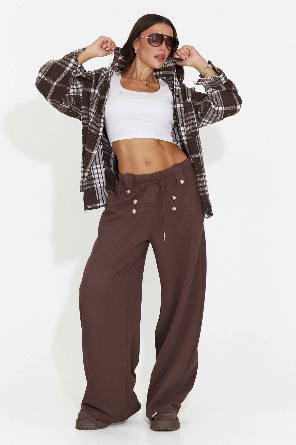 Pantaloni casual maro Valadzora Bogas