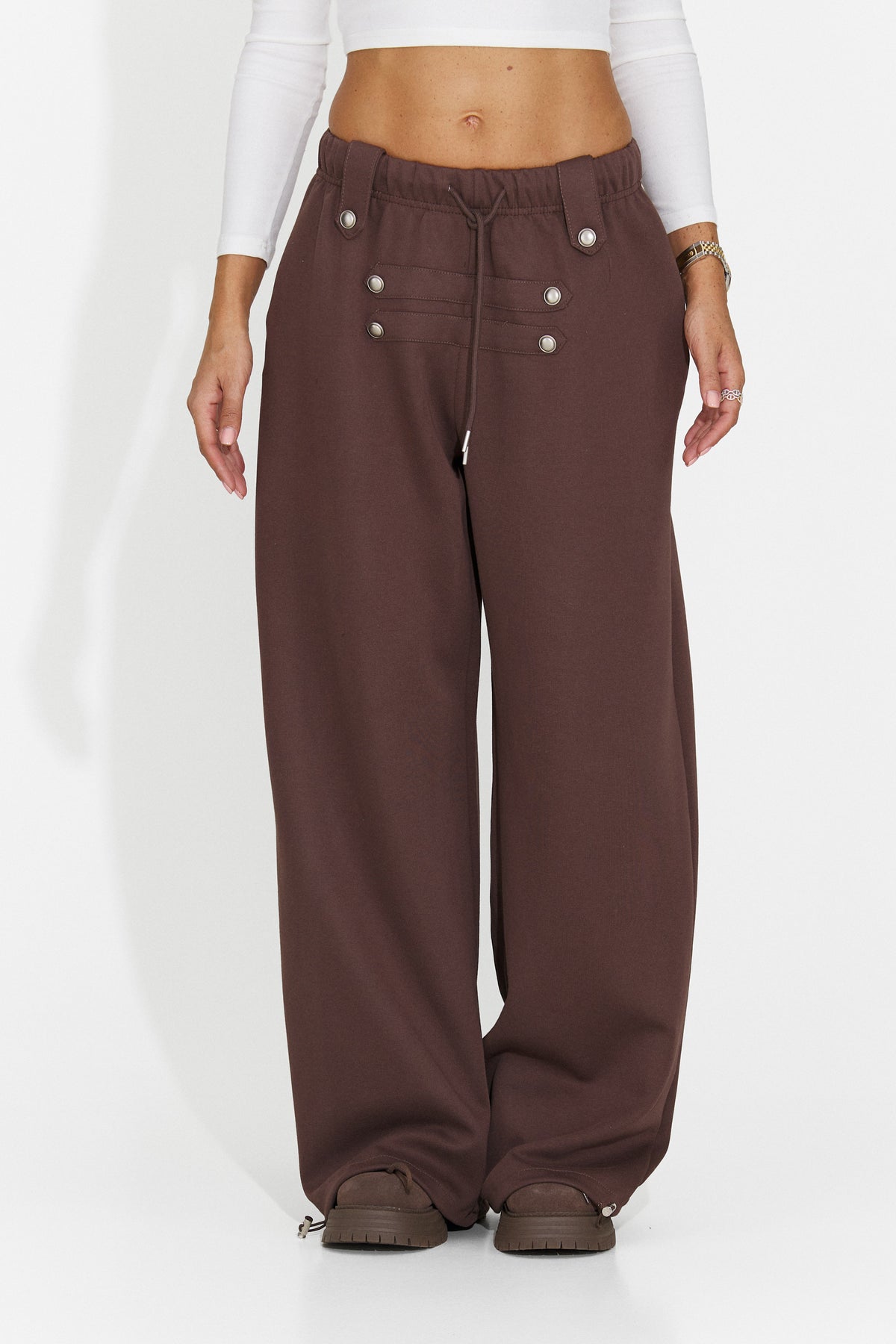 Pantaloni casual maro Valadzora Bogas