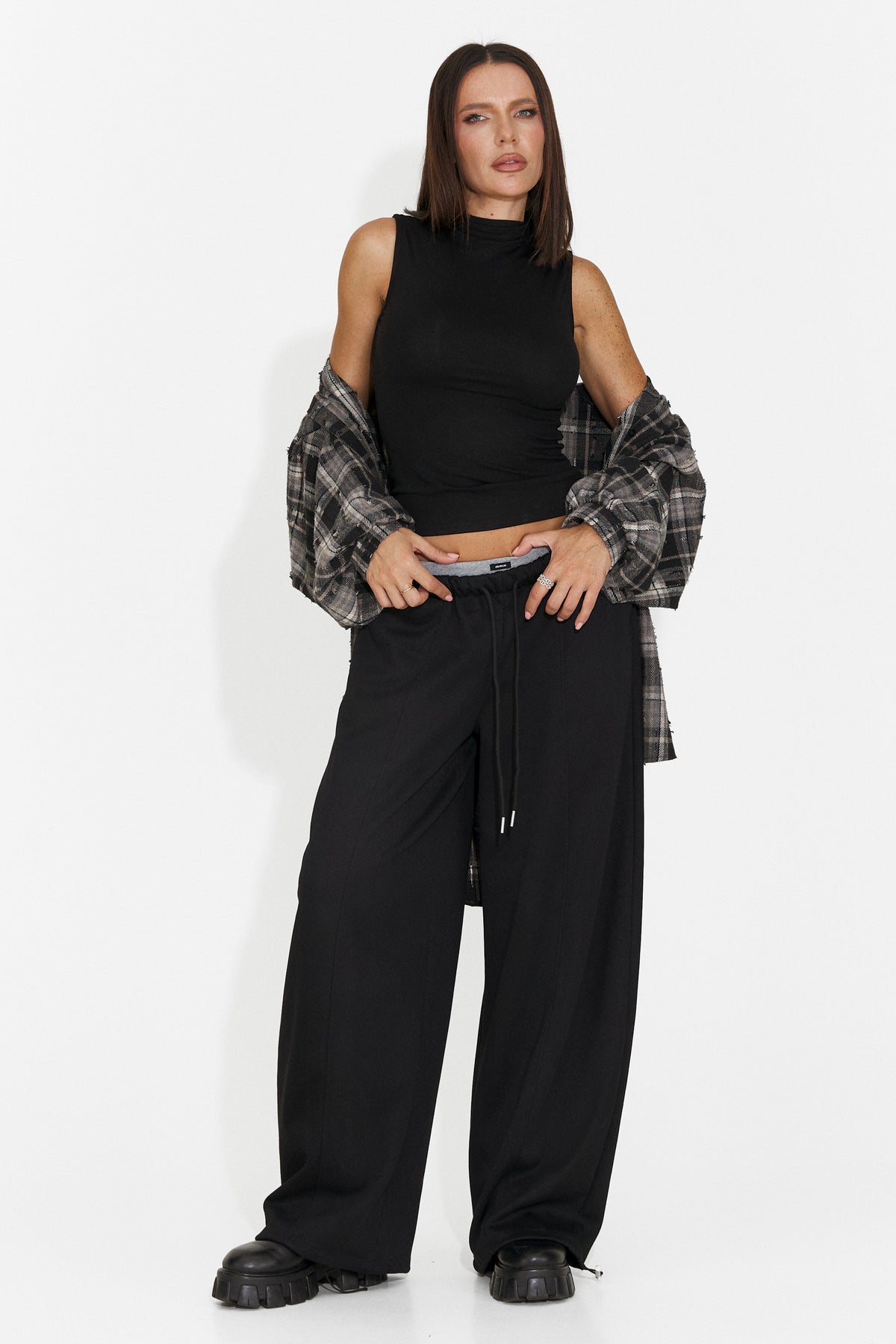 Pantaloni casual negri Velucnira Bogas