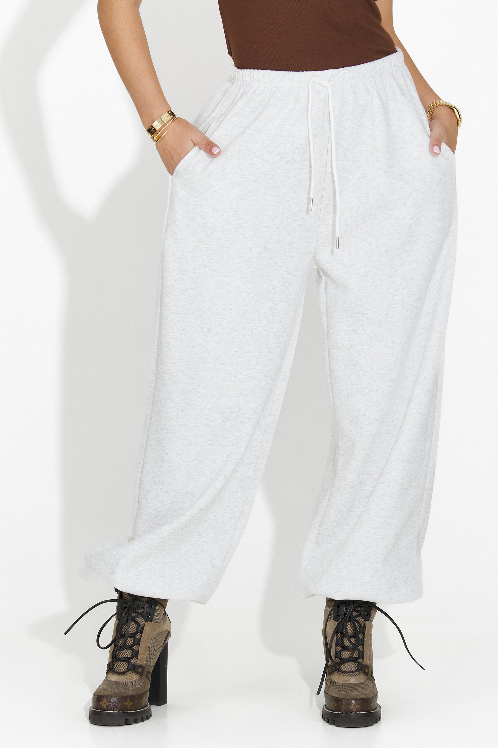 Дамски кежуал панталони в сиво Isoria Bogas