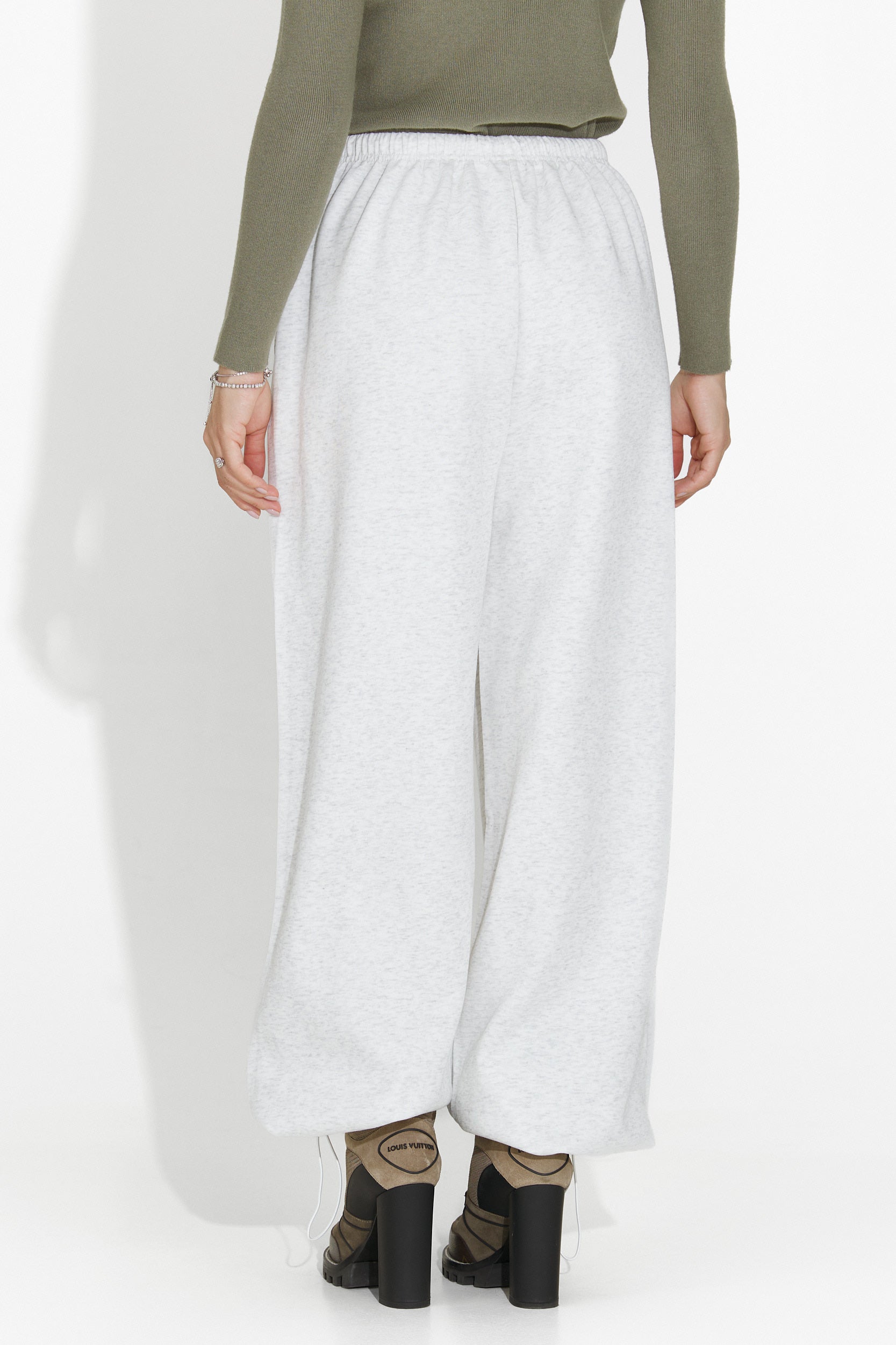 Дамски спортни панталони в сиво Novirene Bogas