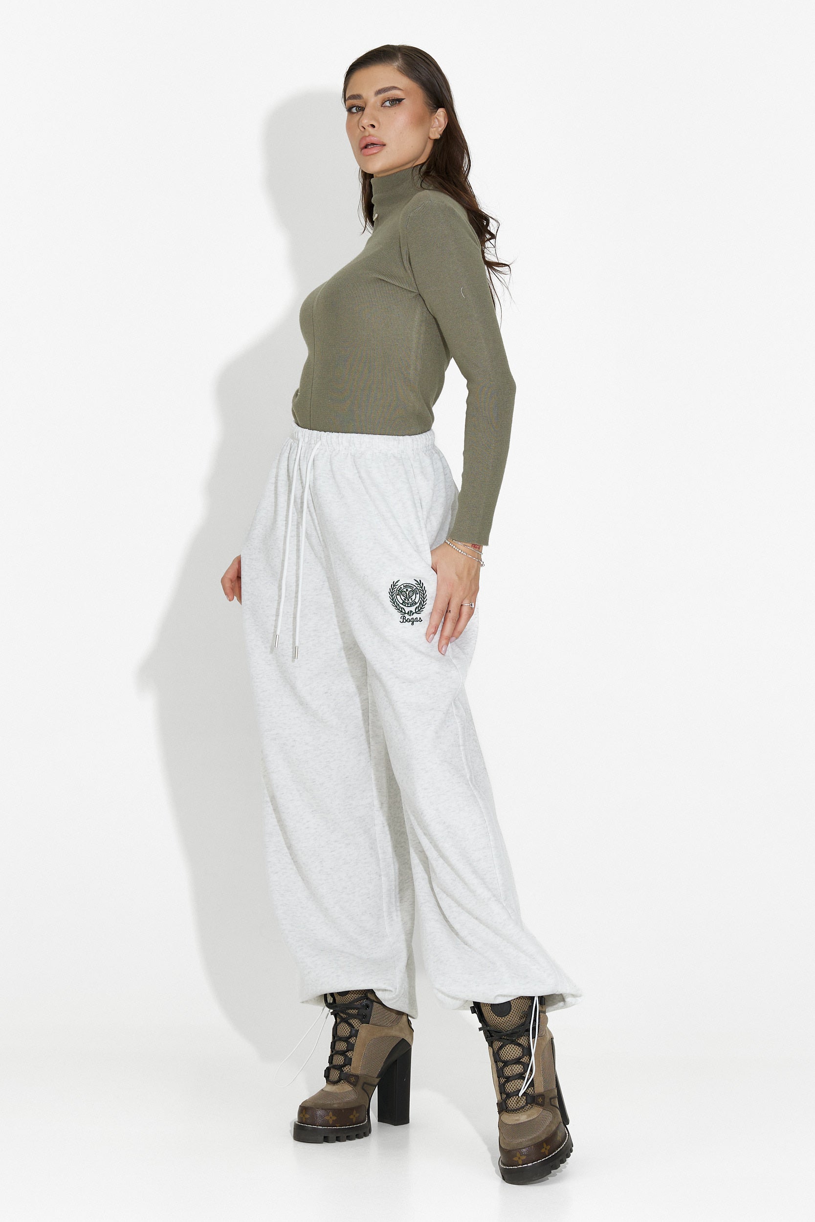 Дамски спортни панталони в сиво Novirene Bogas