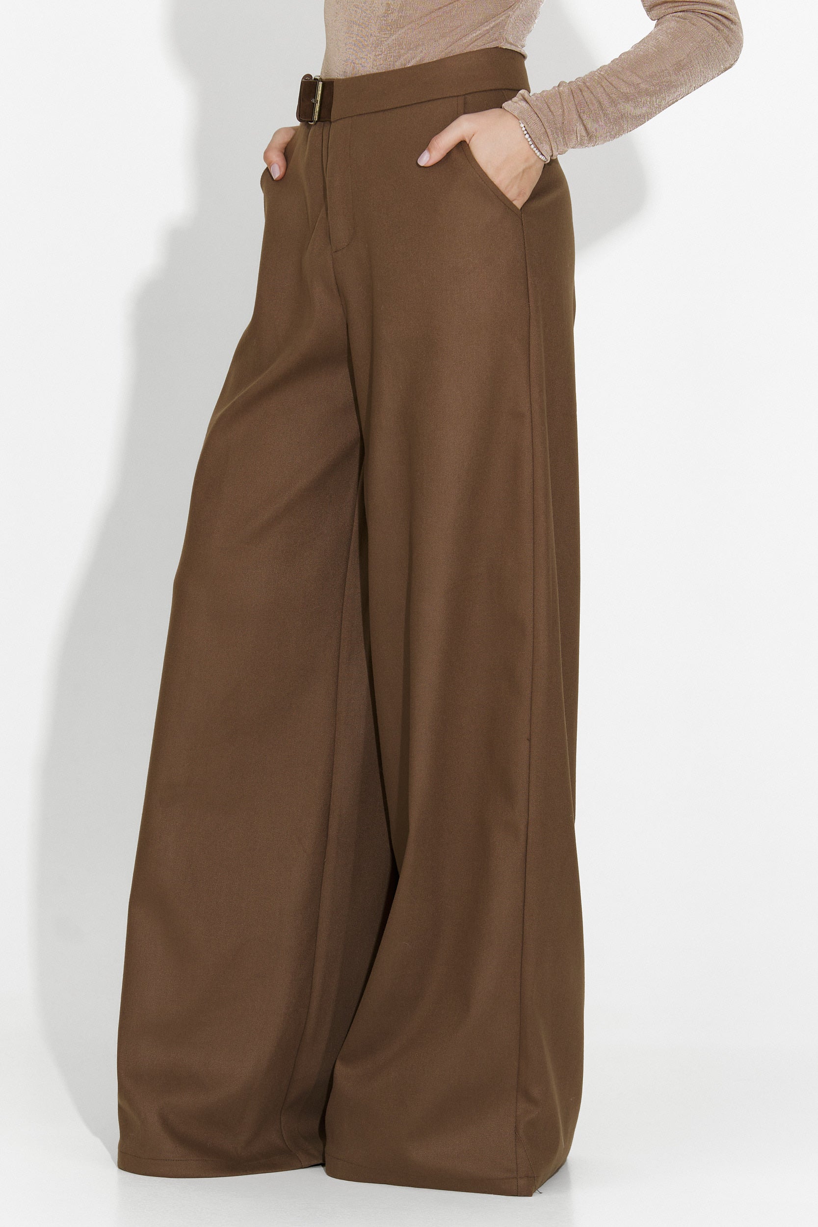 Елегантни дамски панталони в кафяво Velira Bogas