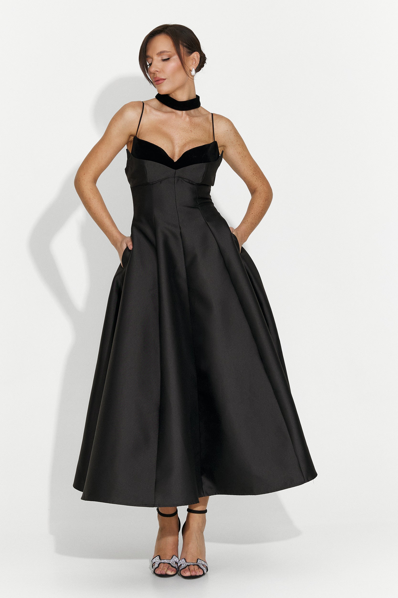 Дълга черна дамска рокля Coriza Bogas