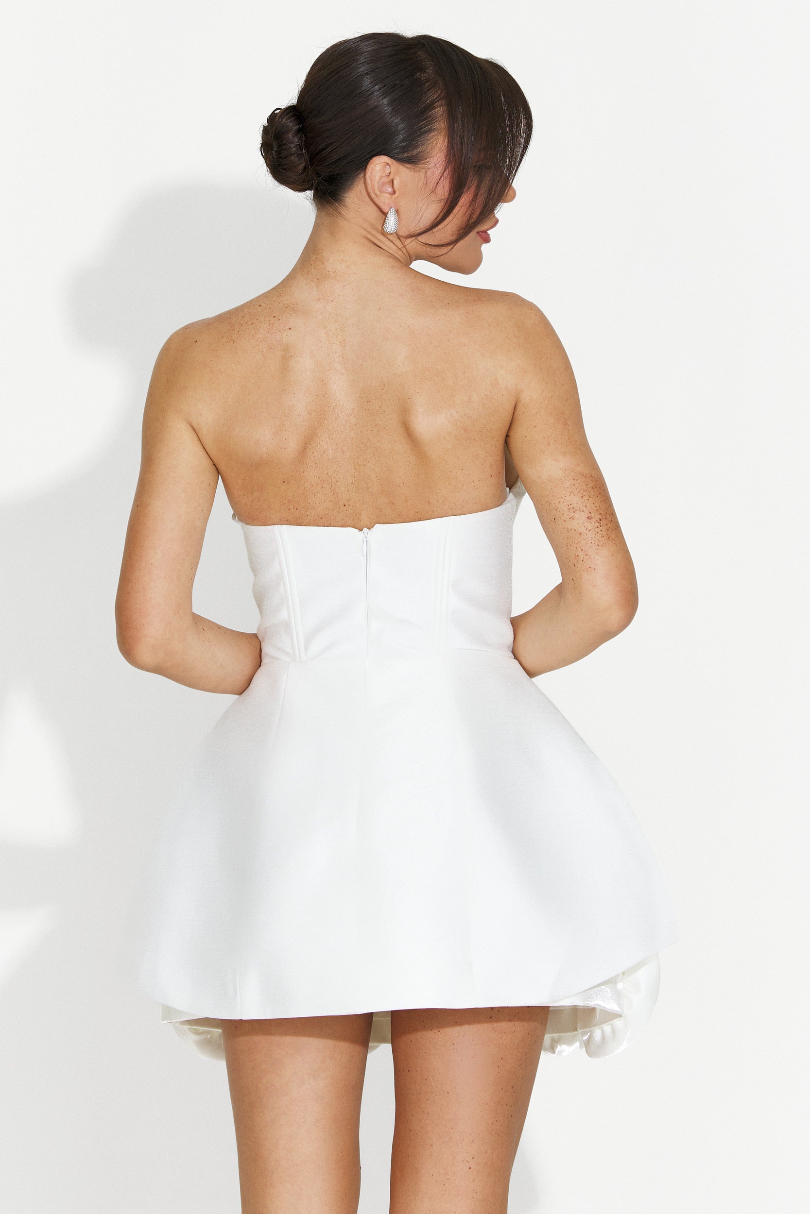 Къса бяла дамска рокля Metise Bogas