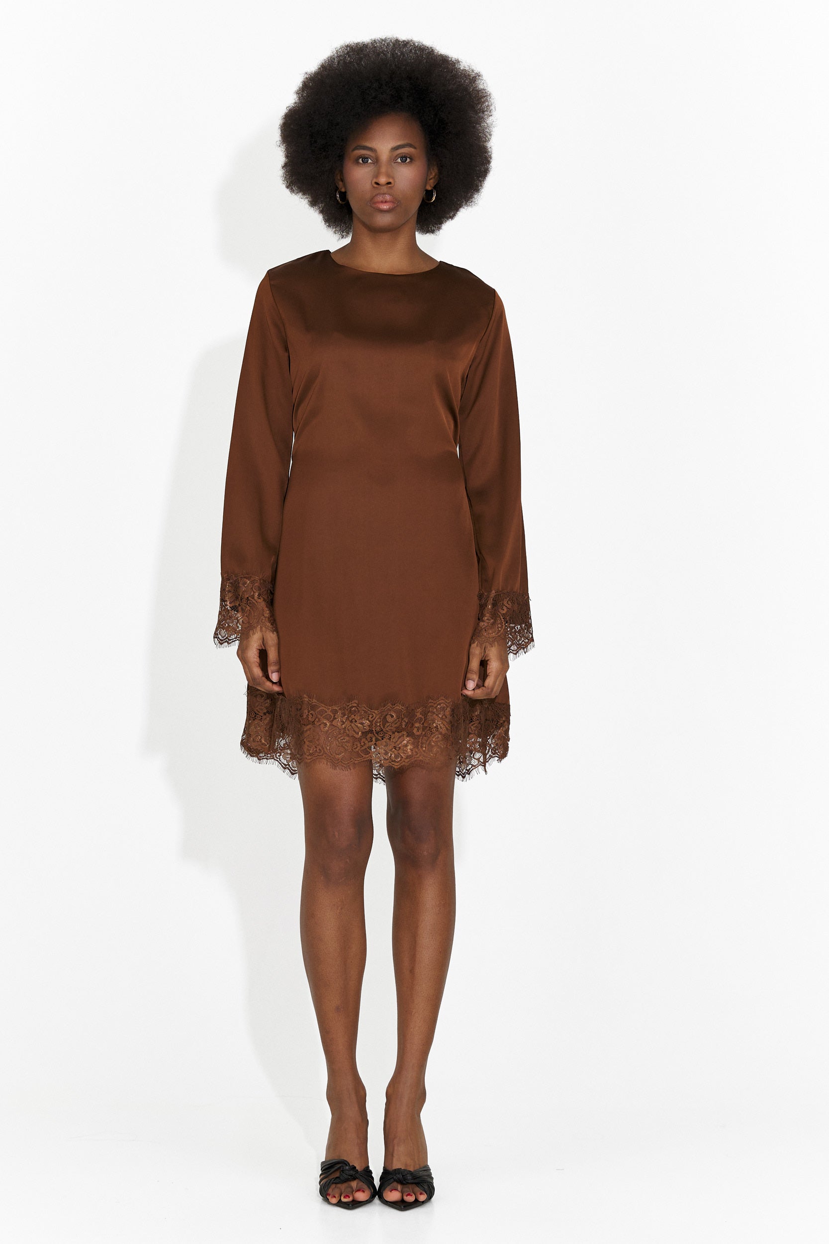 Къса кафява дамска рокля на Olmaria Bogas