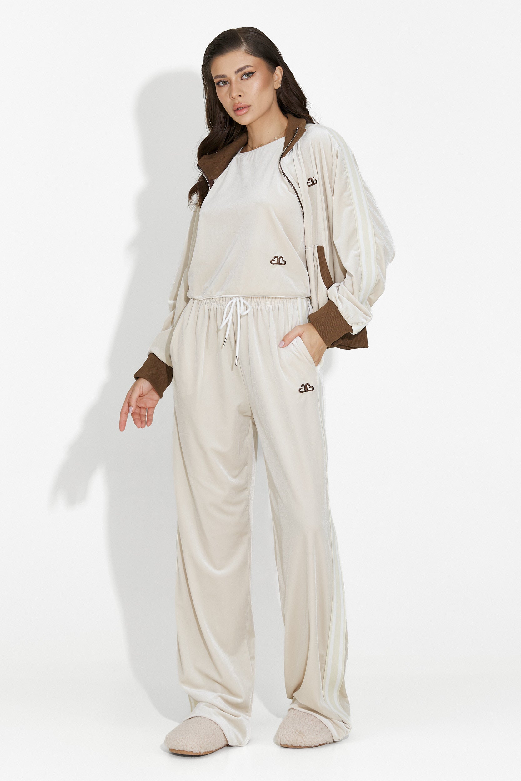 Дамско спортно облекло в бежово от Chanela Bogas