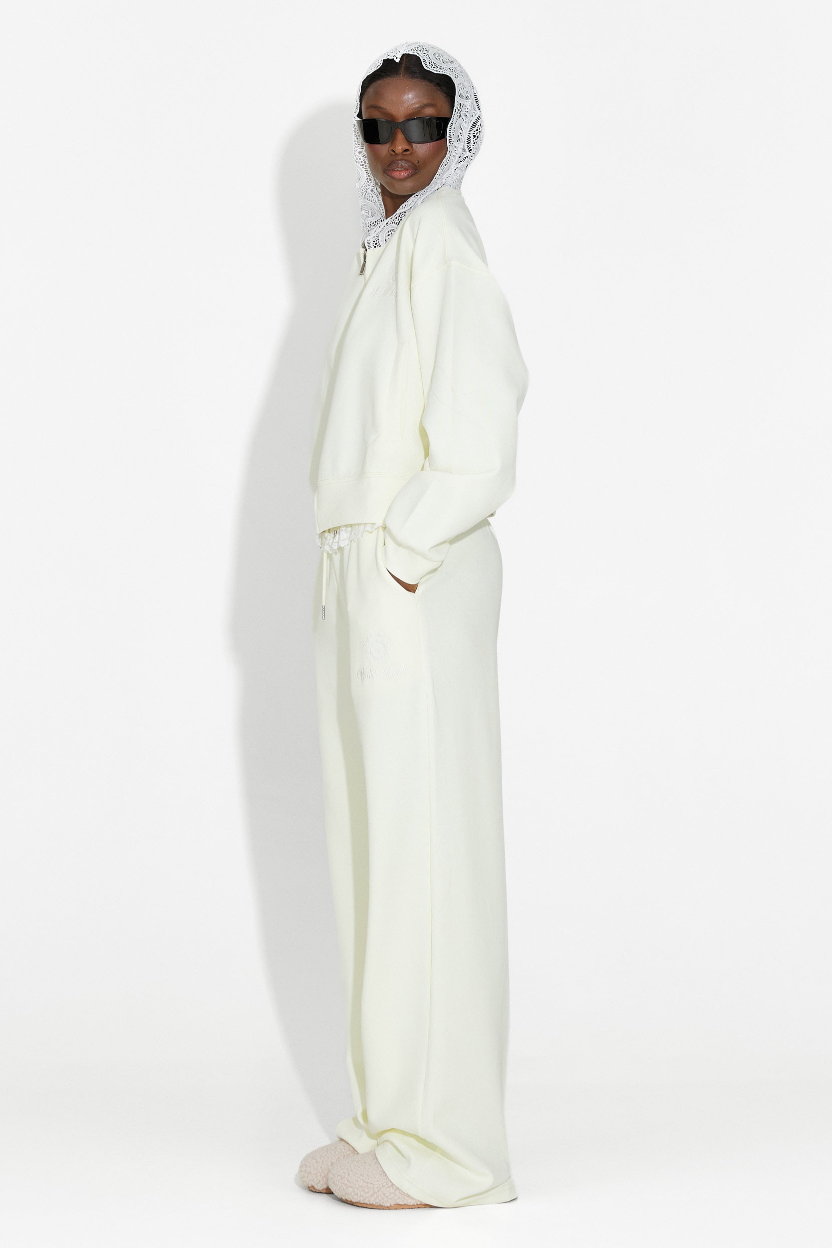 Дамски спортен екип в бежово Kiva Bogas