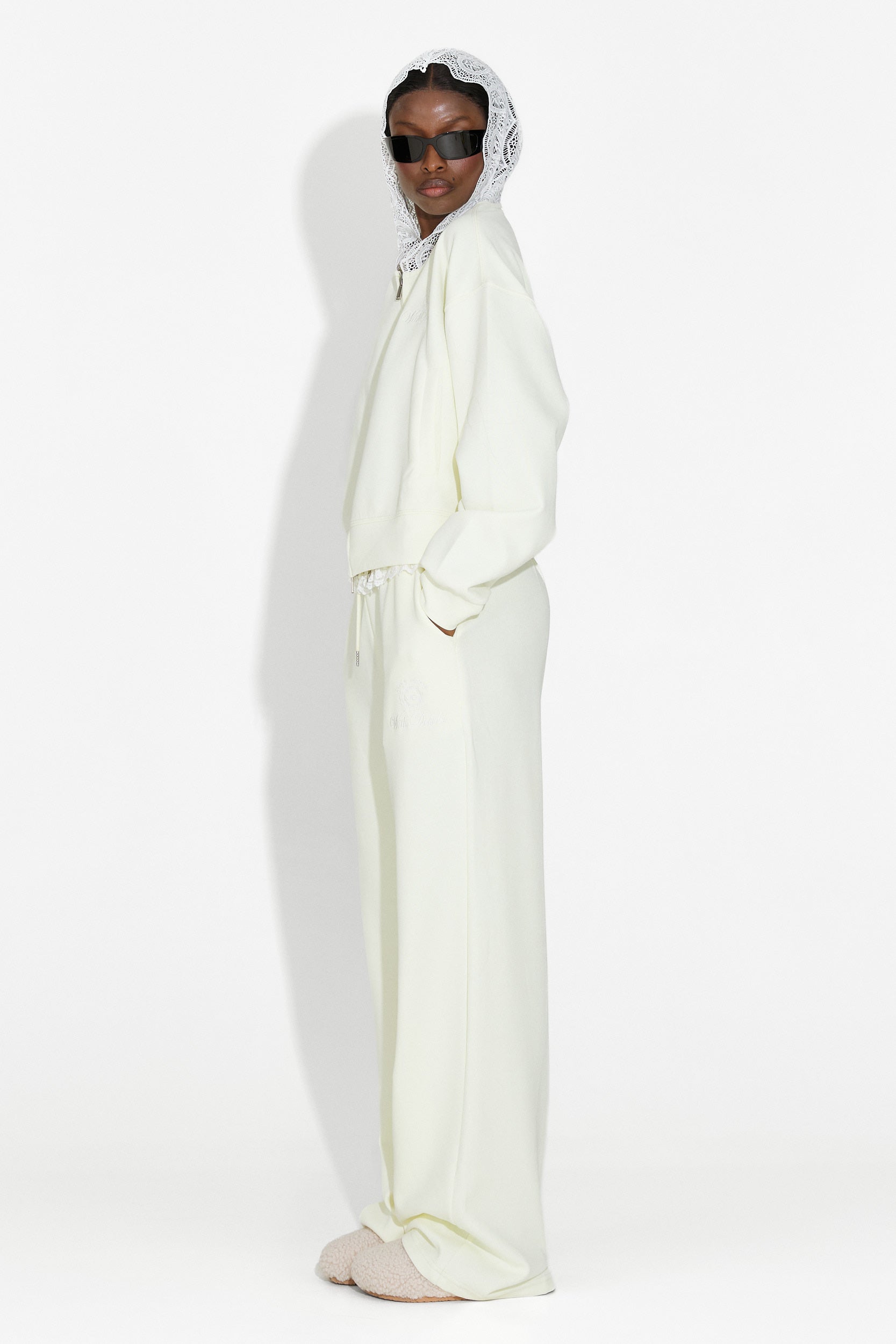 Дамски спортен екип в бежово Kiva Bogas