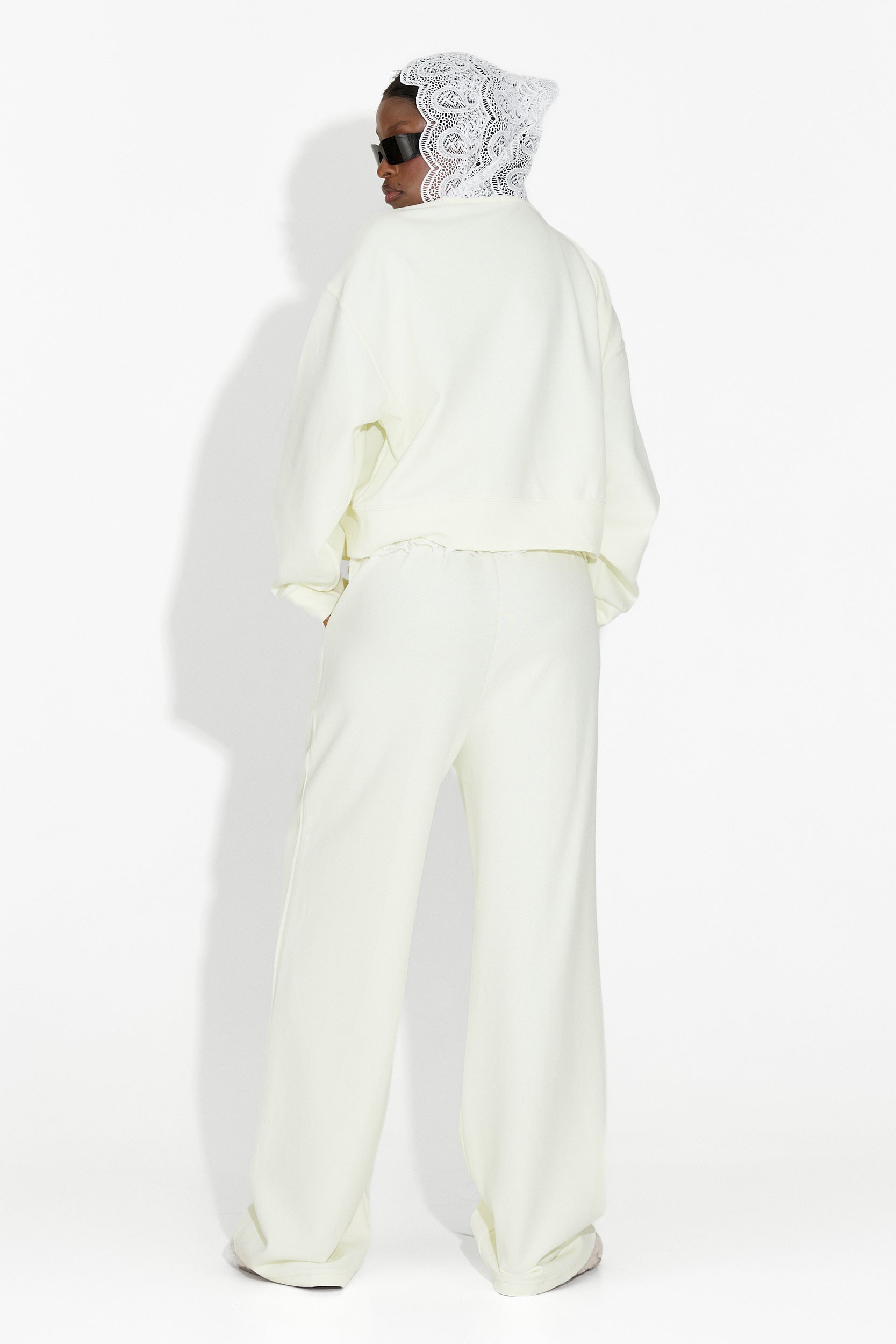 Дамски спортен екип в бежово Kiva Bogas