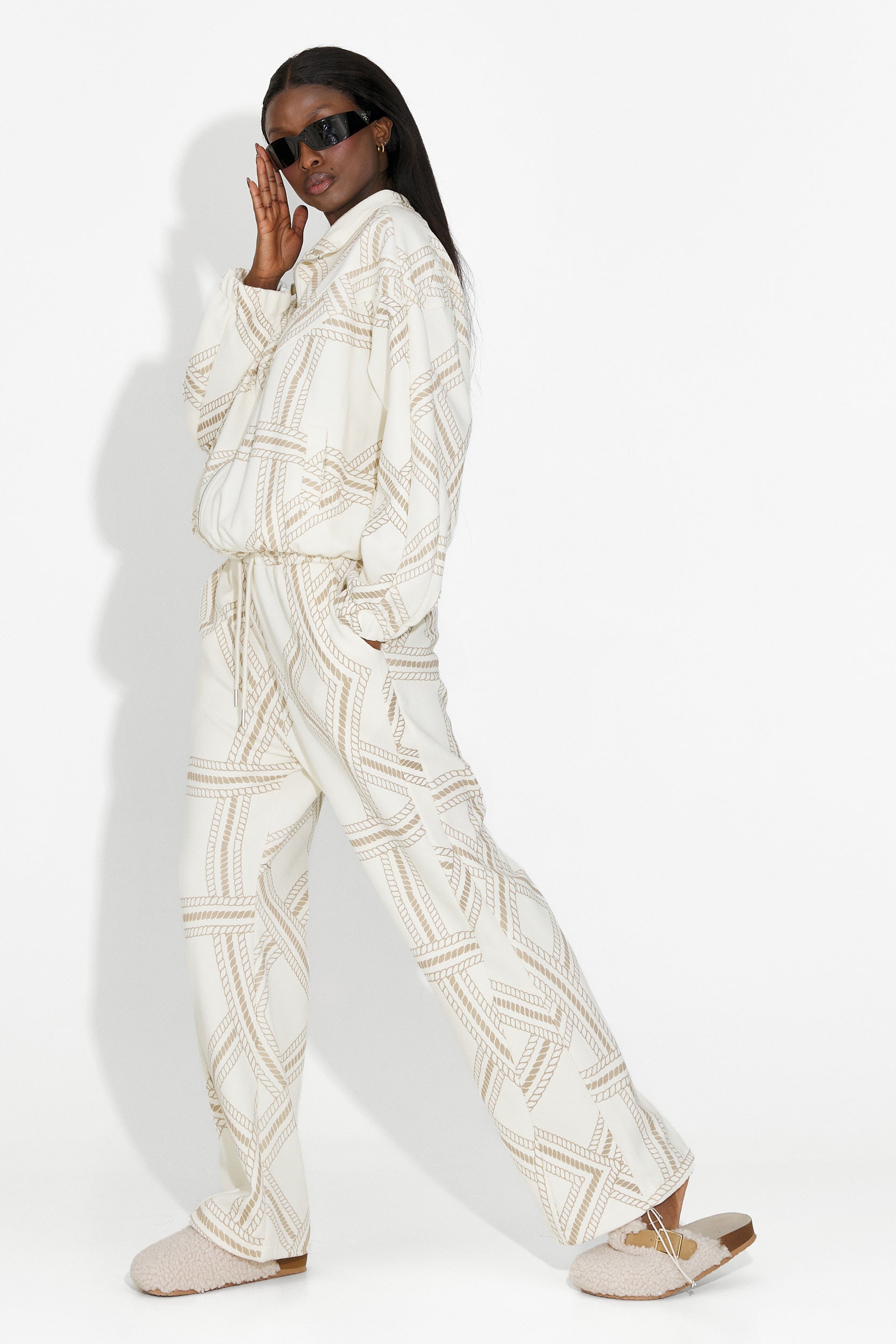 Дамско спортно облекло в бежово от Kristela Bogas