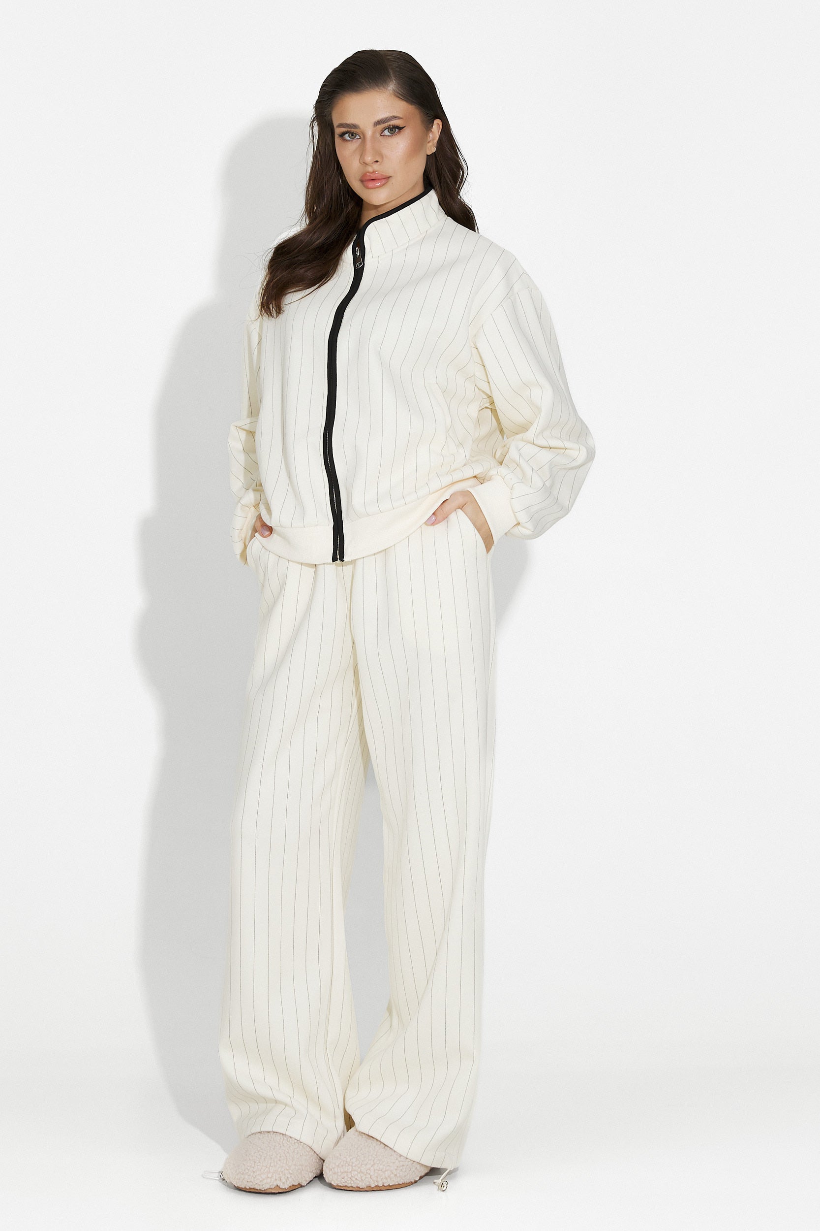 Дамско спортно облекло в бежово от Saviera Bogas