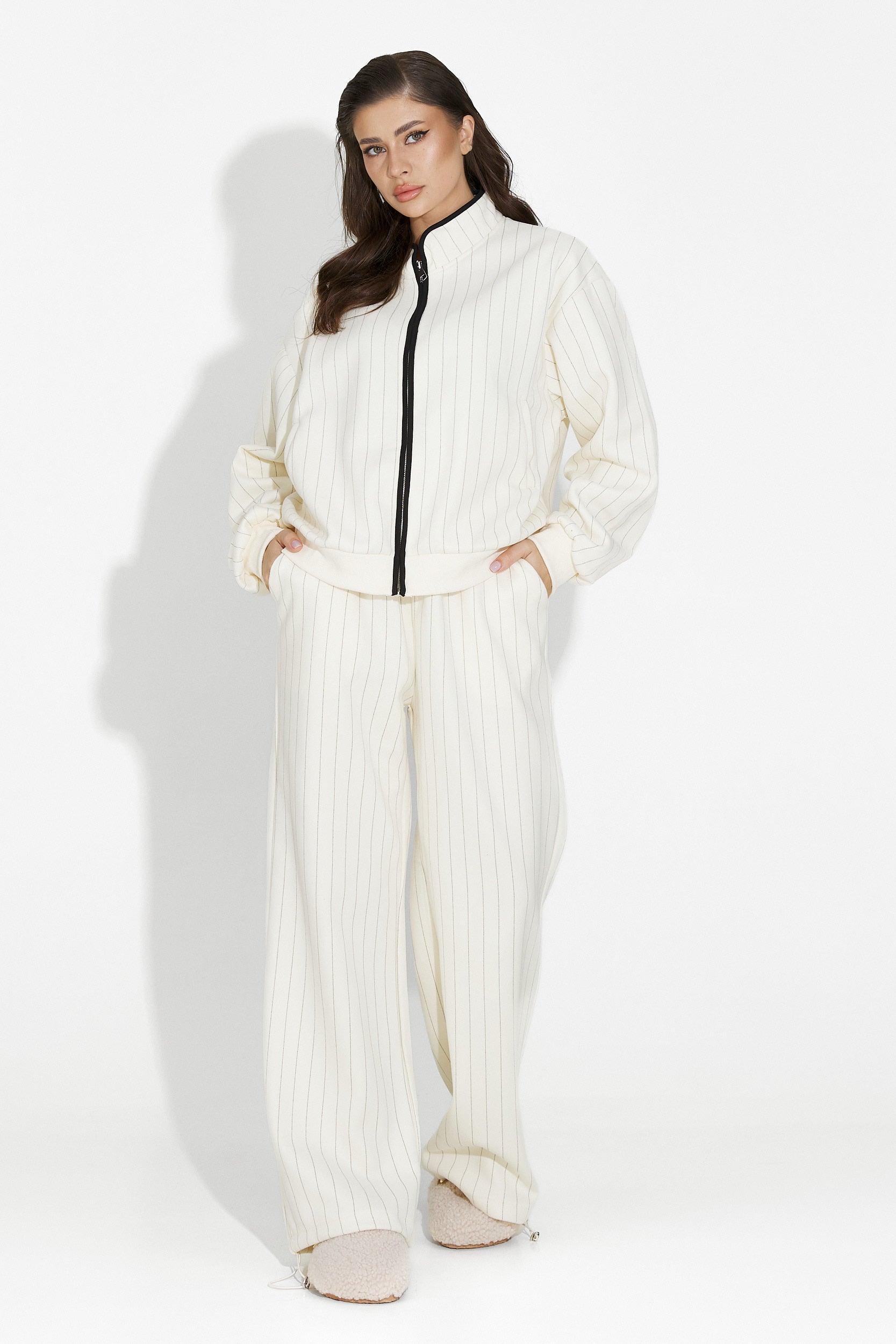 Дамско спортно облекло в бежово от Saviera Bogas