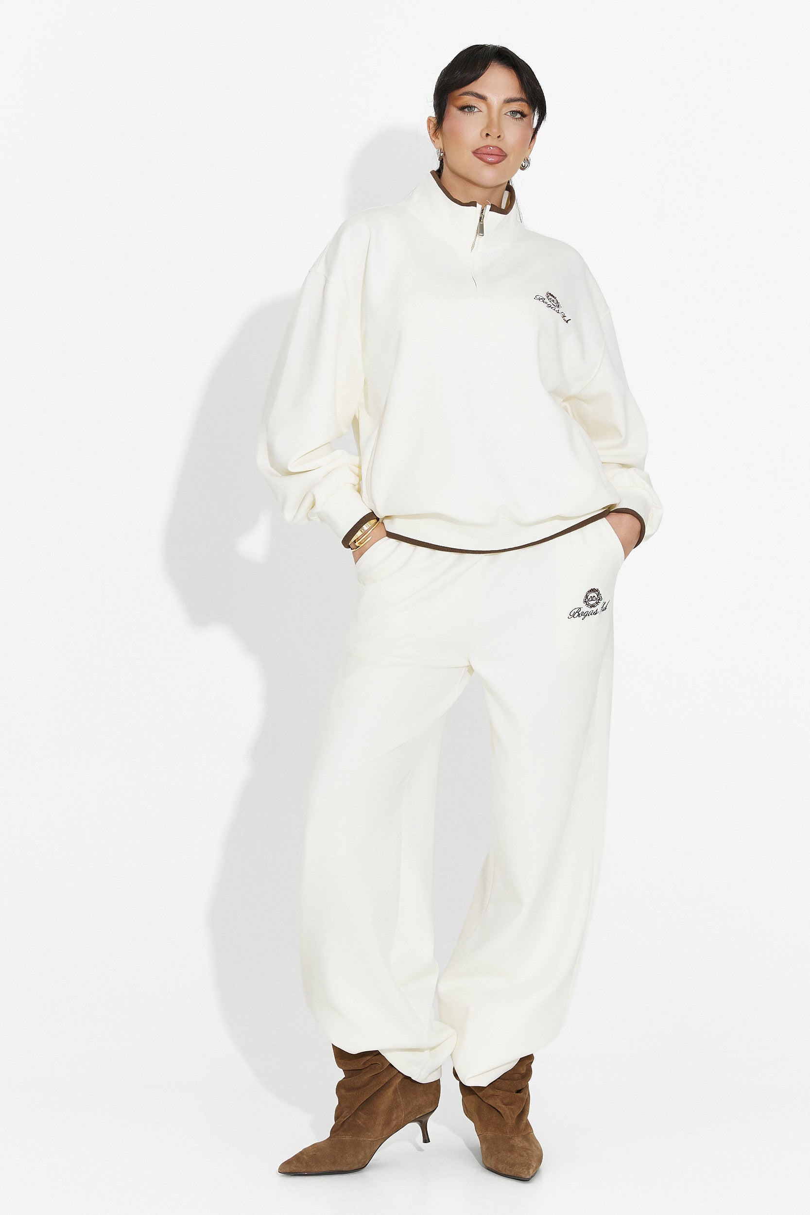 Дамски ежедневен комплект в бежово Vilma Bogas