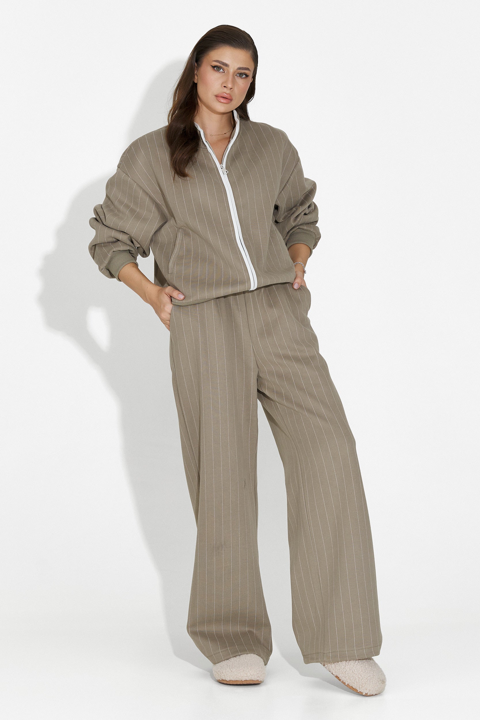 Дамски спортен екип в сиво от Saviera Bogas