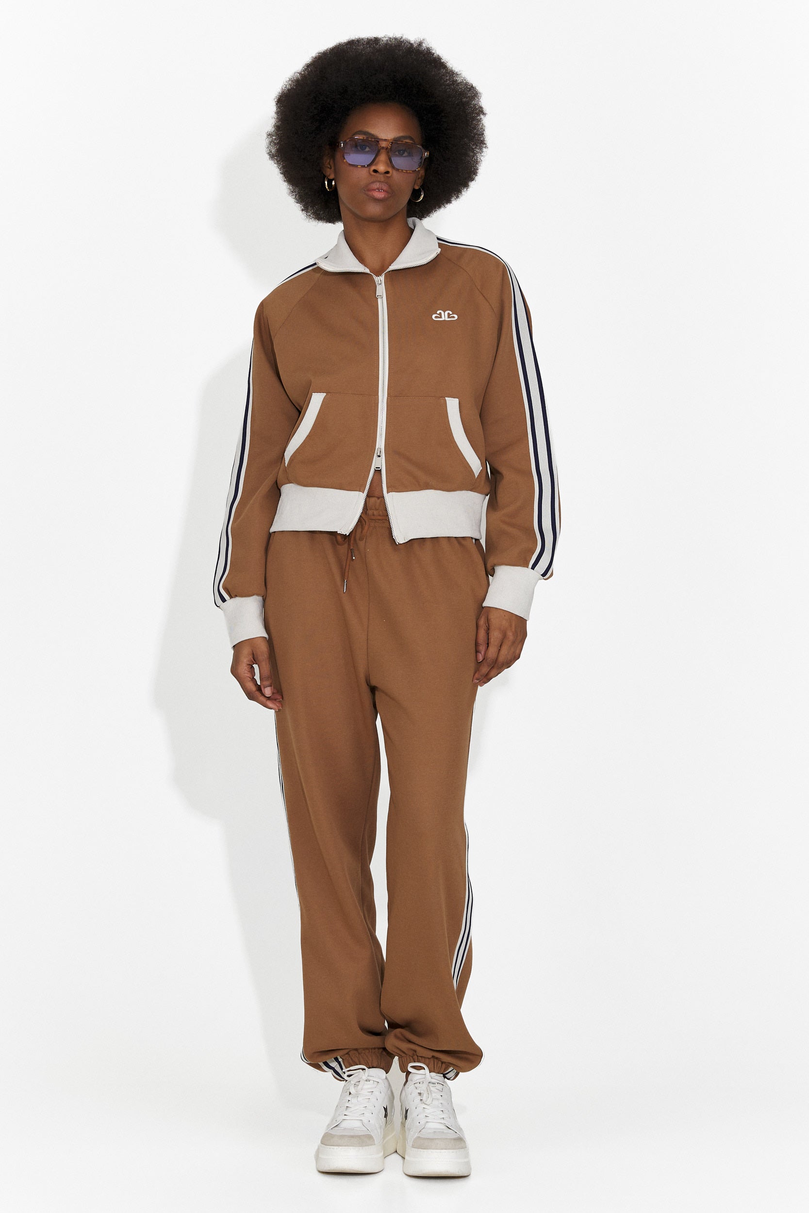 Ежедневен кафяв дамски анцуг Taisha Bogas