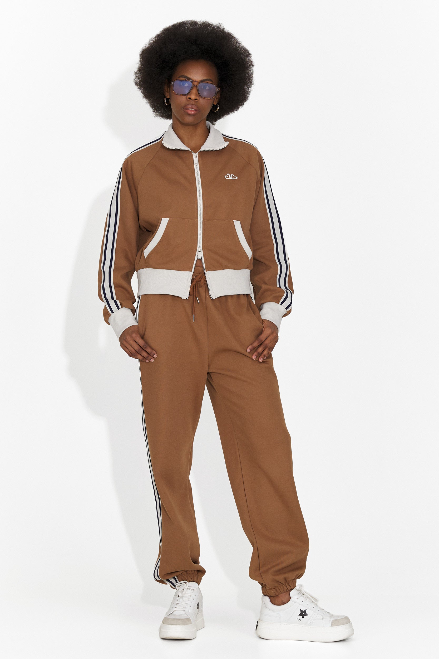 Ежедневен кафяв дамски анцуг Taisha Bogas