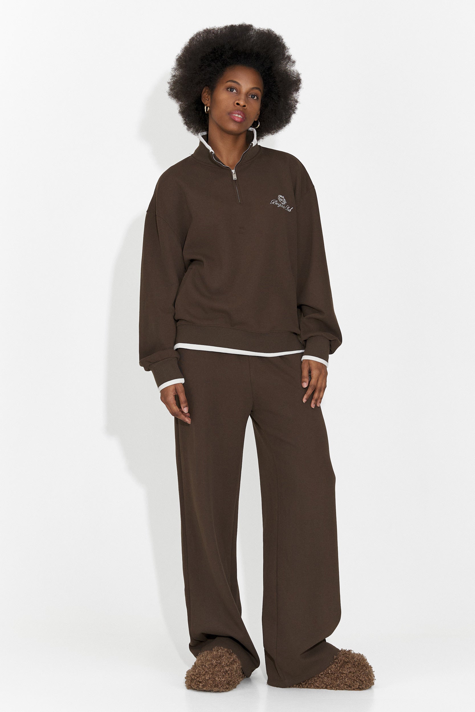 Вилма Богас Спортни облекла за жени в кафяво