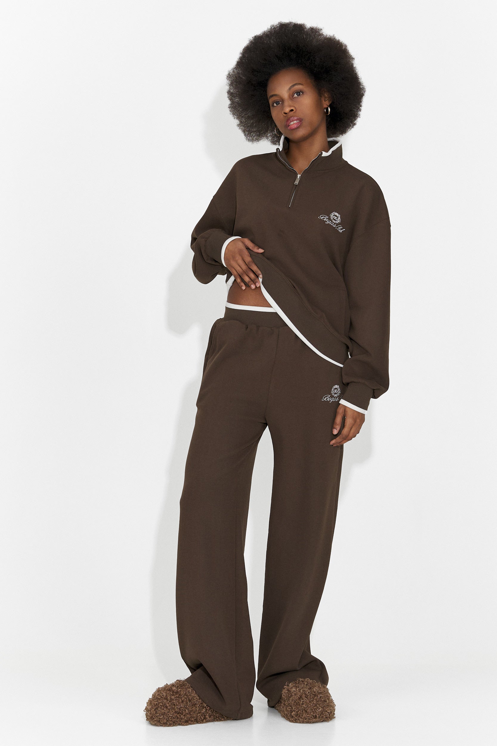 Вилма Богас Спортни облекла за жени в кафяво