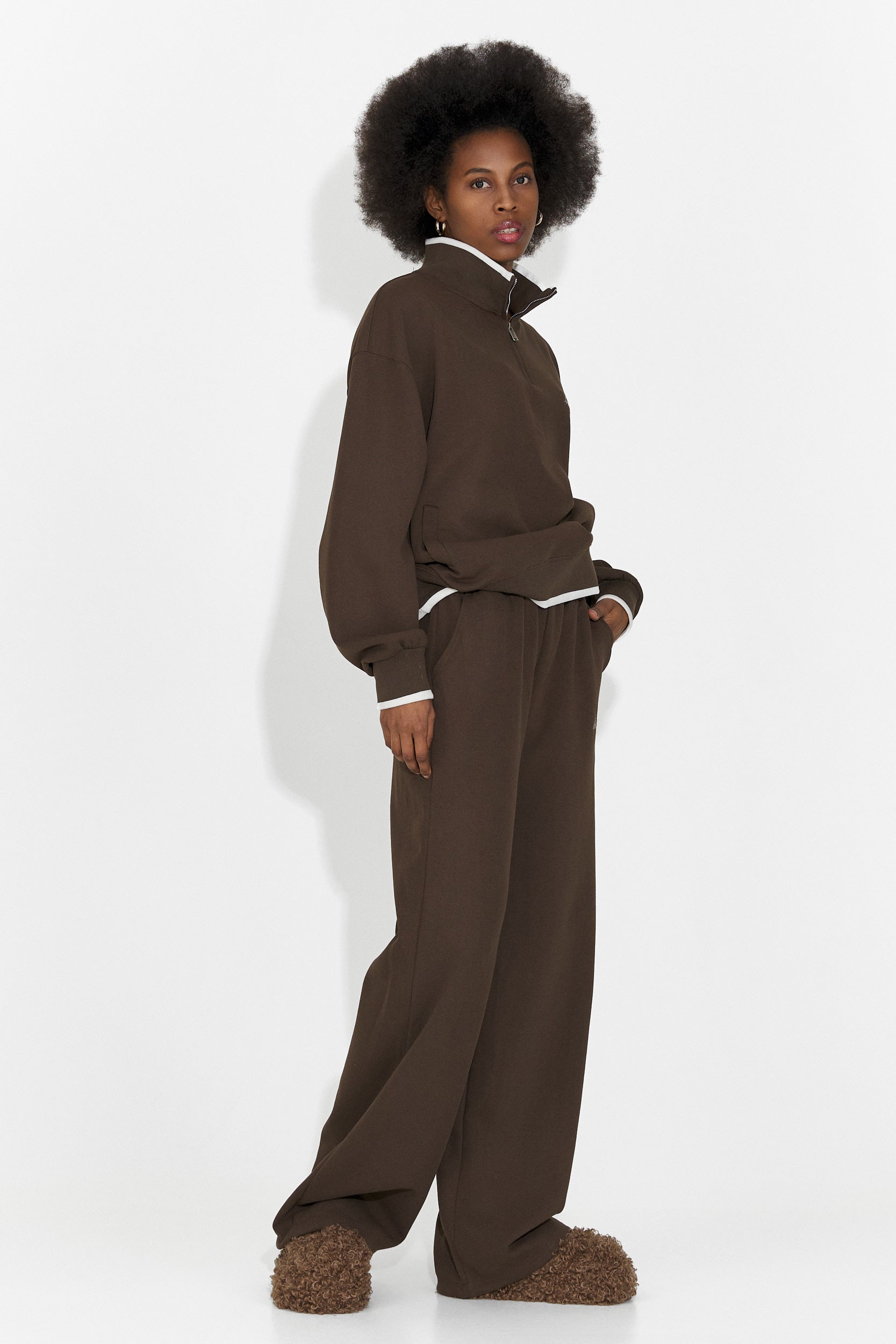 Вилма Богас Спортни облекла за жени в кафяво